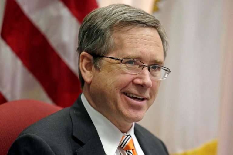 Mark Kirk backs revised package in effort to coax critical Republicans to back reform bill. (AP Photo/M. Spencer Green, File)