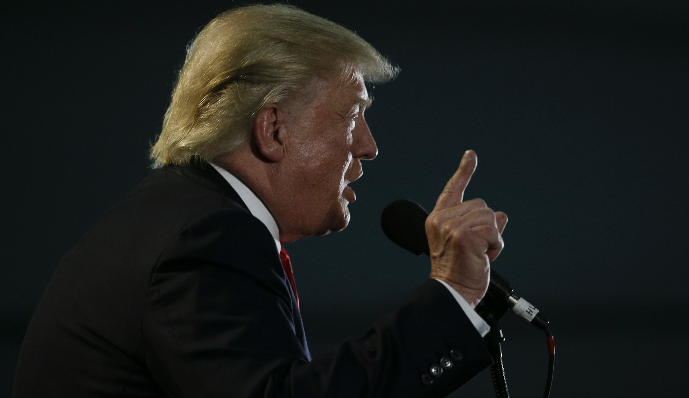 Trump threatens to pull ICE out of California over sanctuary policy