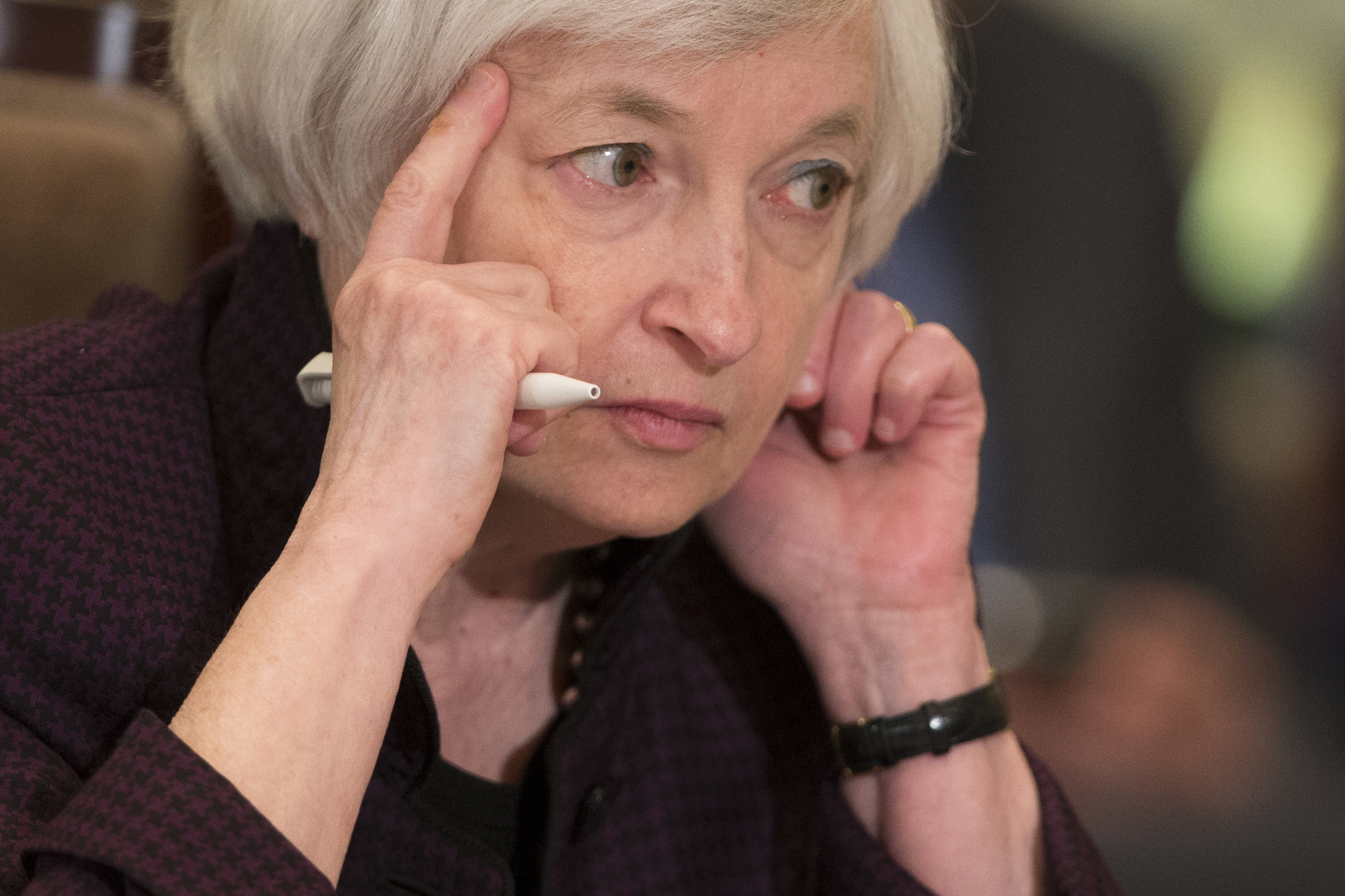 Fed preps for rate hike amid disappointing data