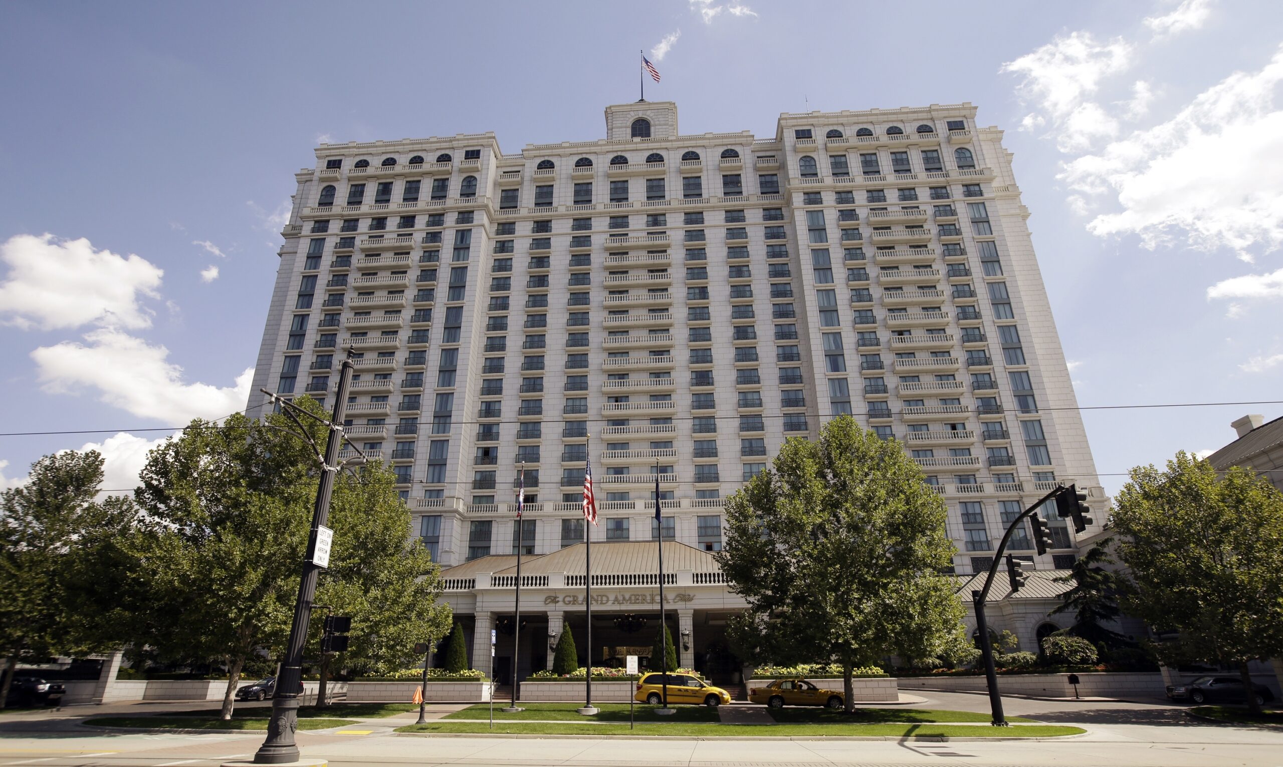 Utah hotel settles case with immigration officials