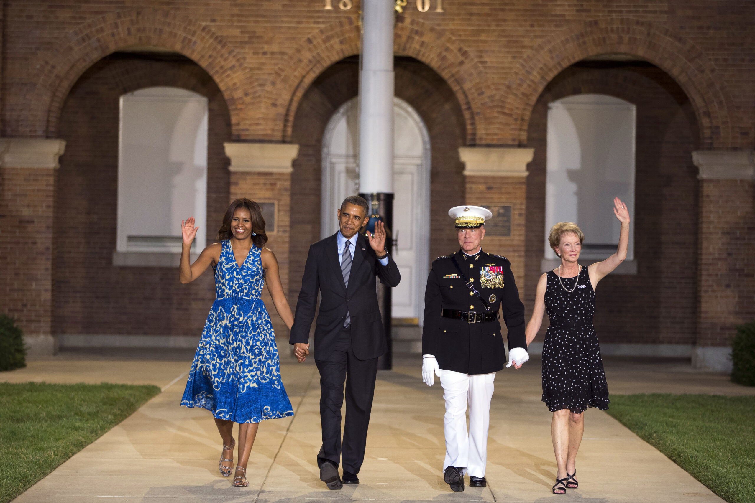Obamas dine out, attend Marine Corps parade