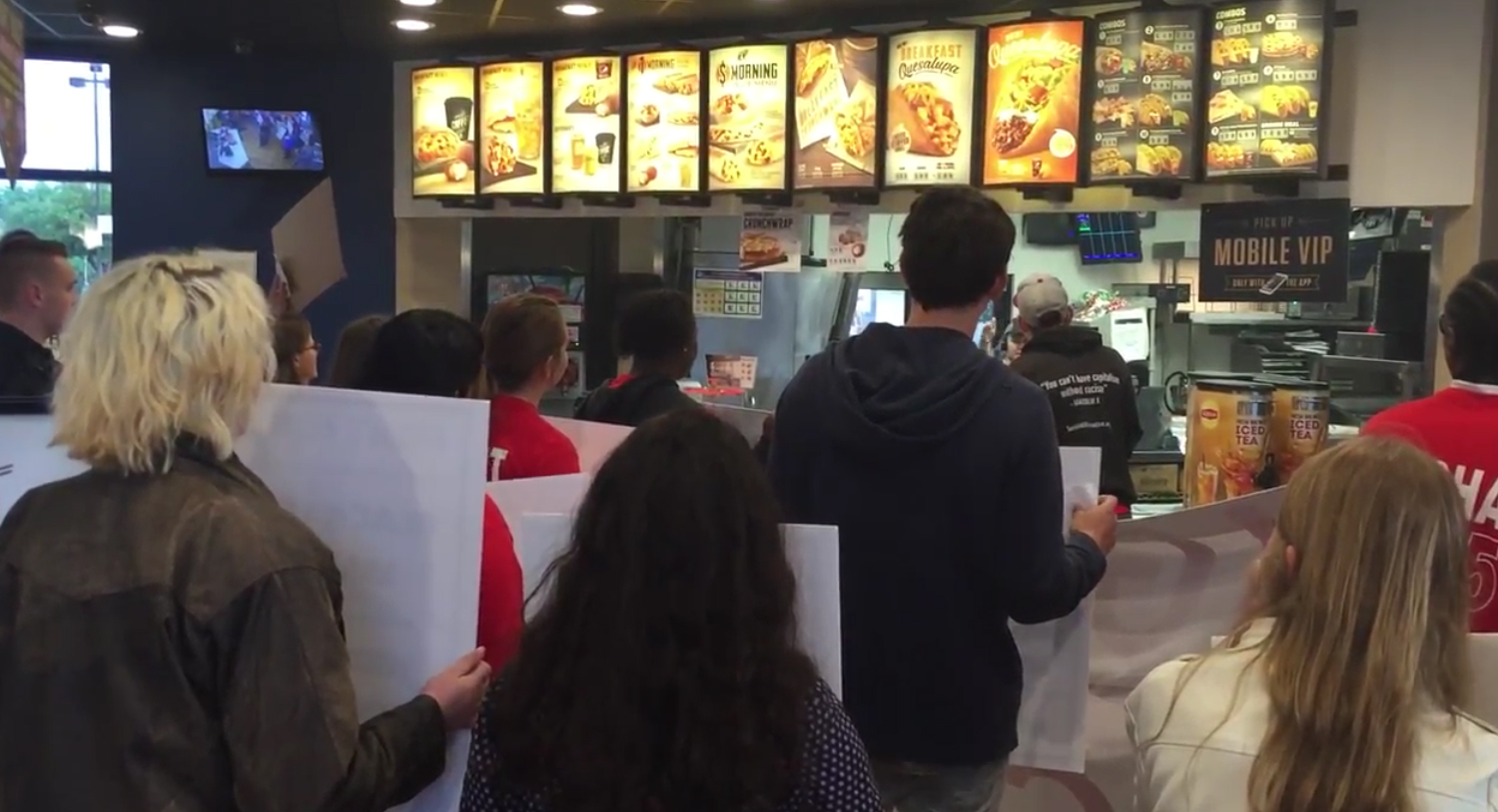 Taco Bell Worker Shuts Down Fight for 15 Protesters
