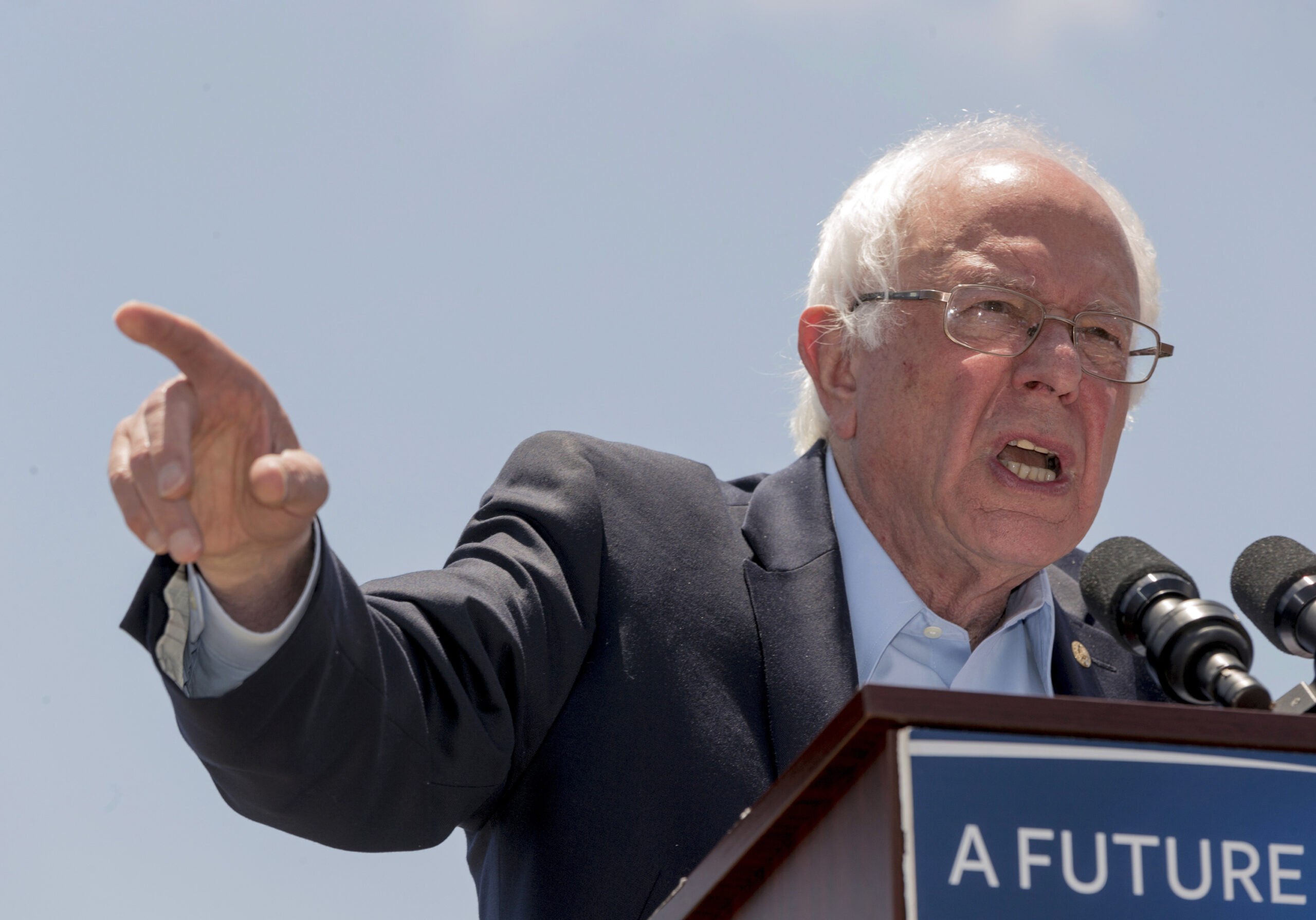 Sanders moves to boot Barney Frank from DNC committee
