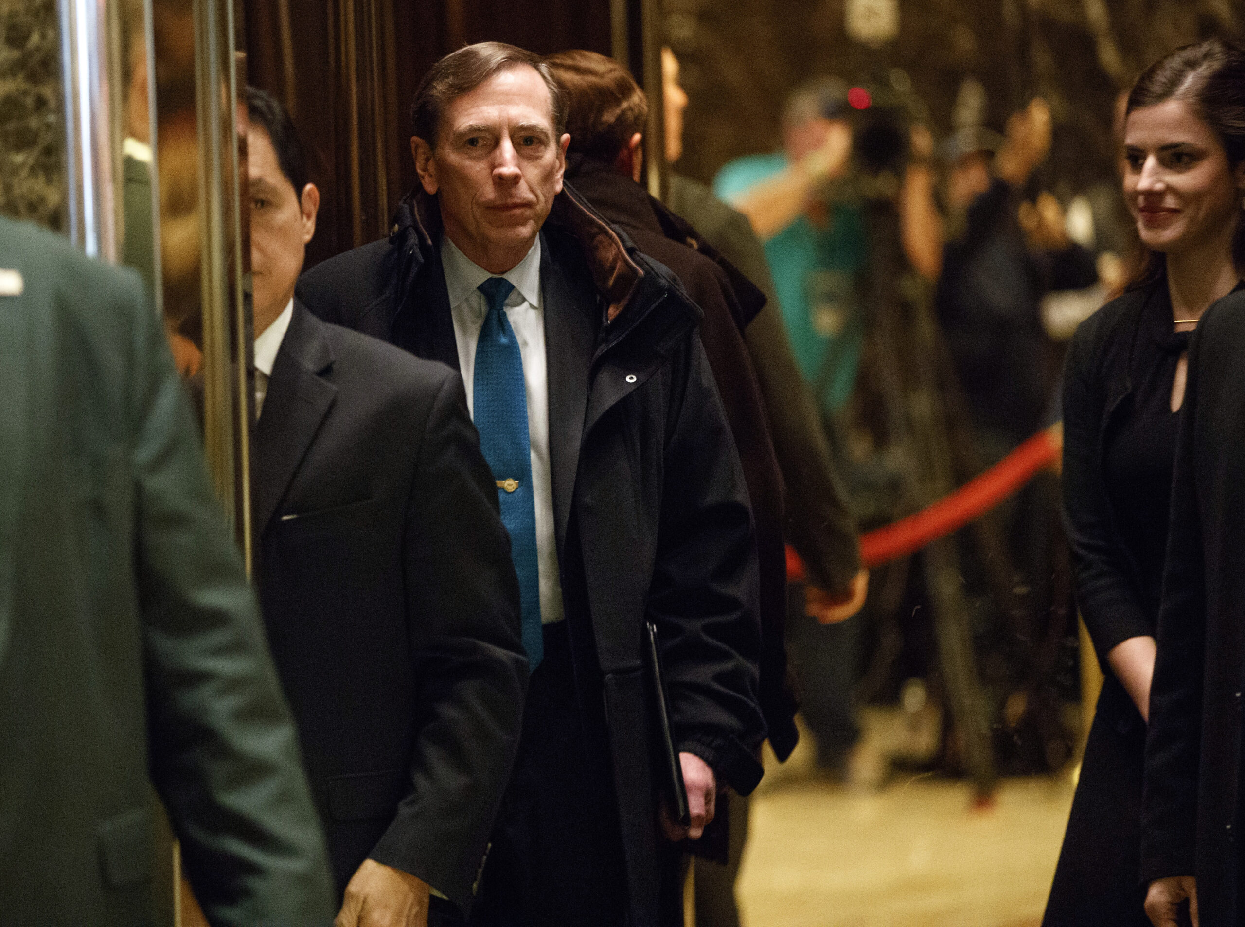 White House interviewing Petraeus as possible Flynn replacement