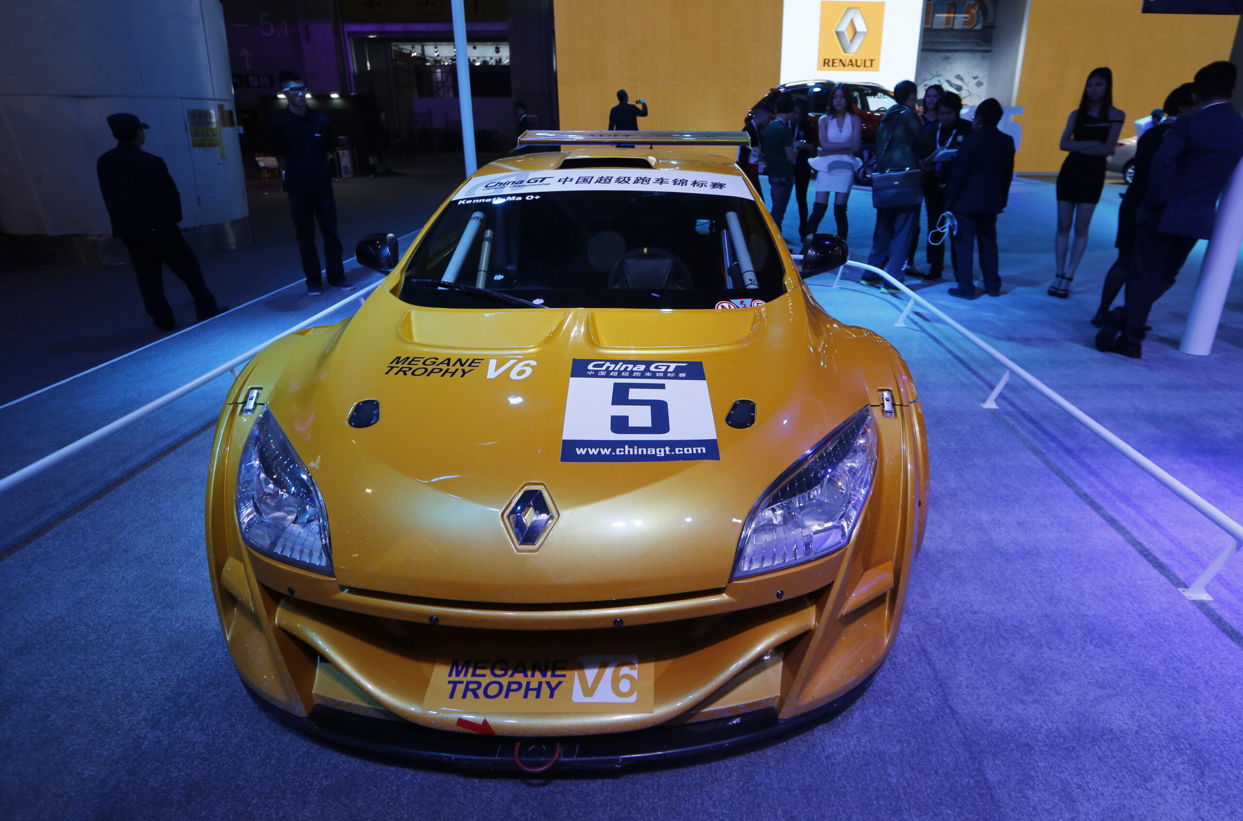 French automakers seek to catch up in China