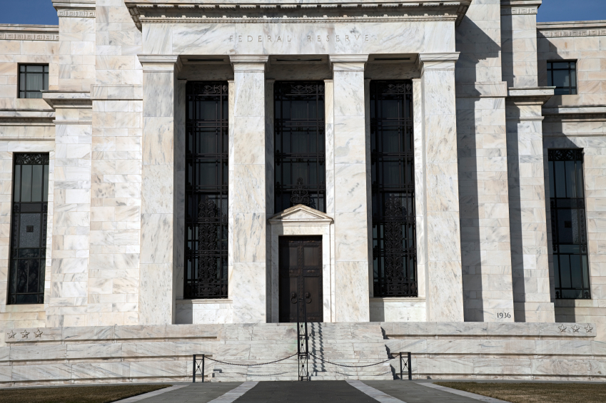 Many Fed officials inclined to wait on raising interest rates
