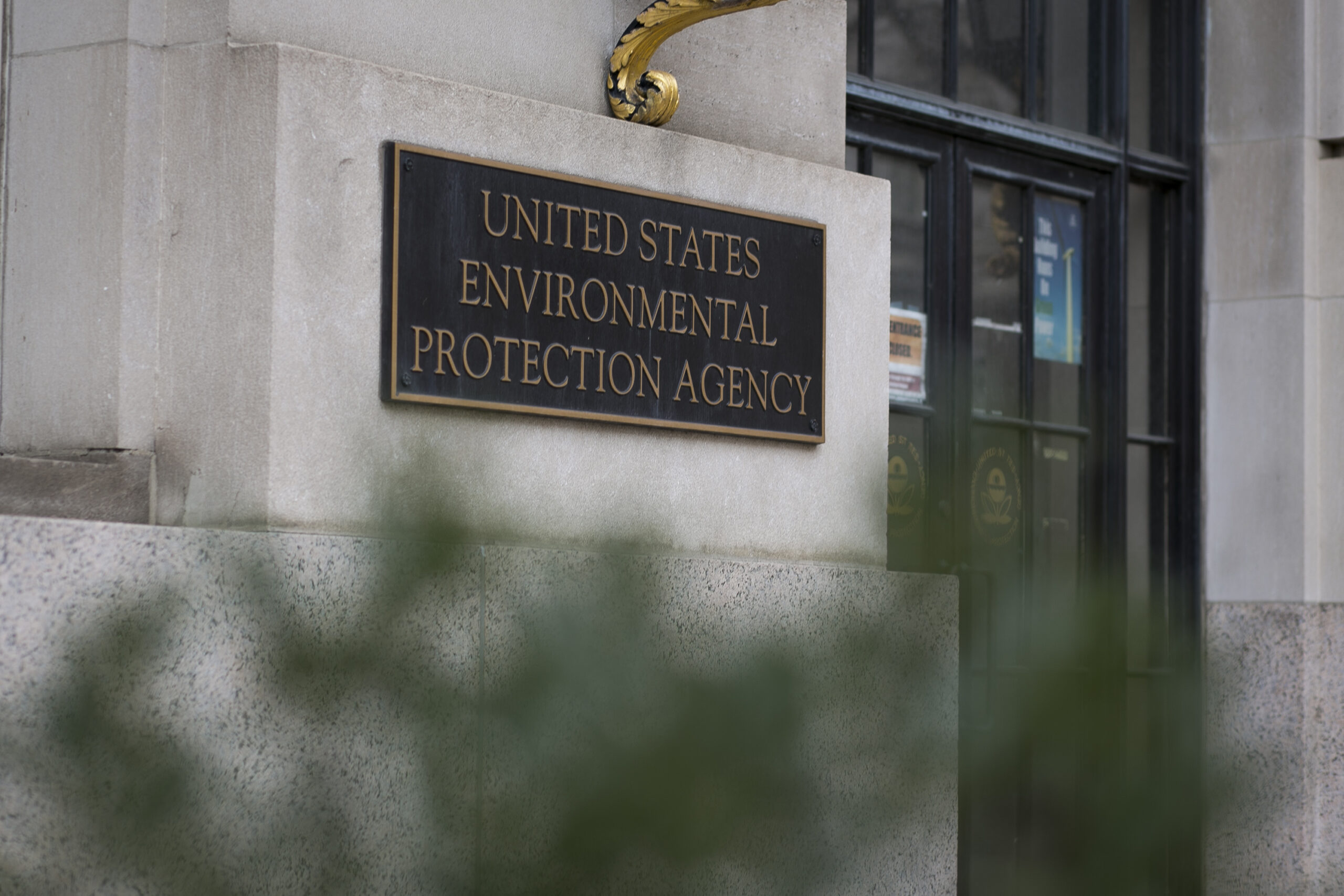 EPA moves ahead on clean energy despite court stay