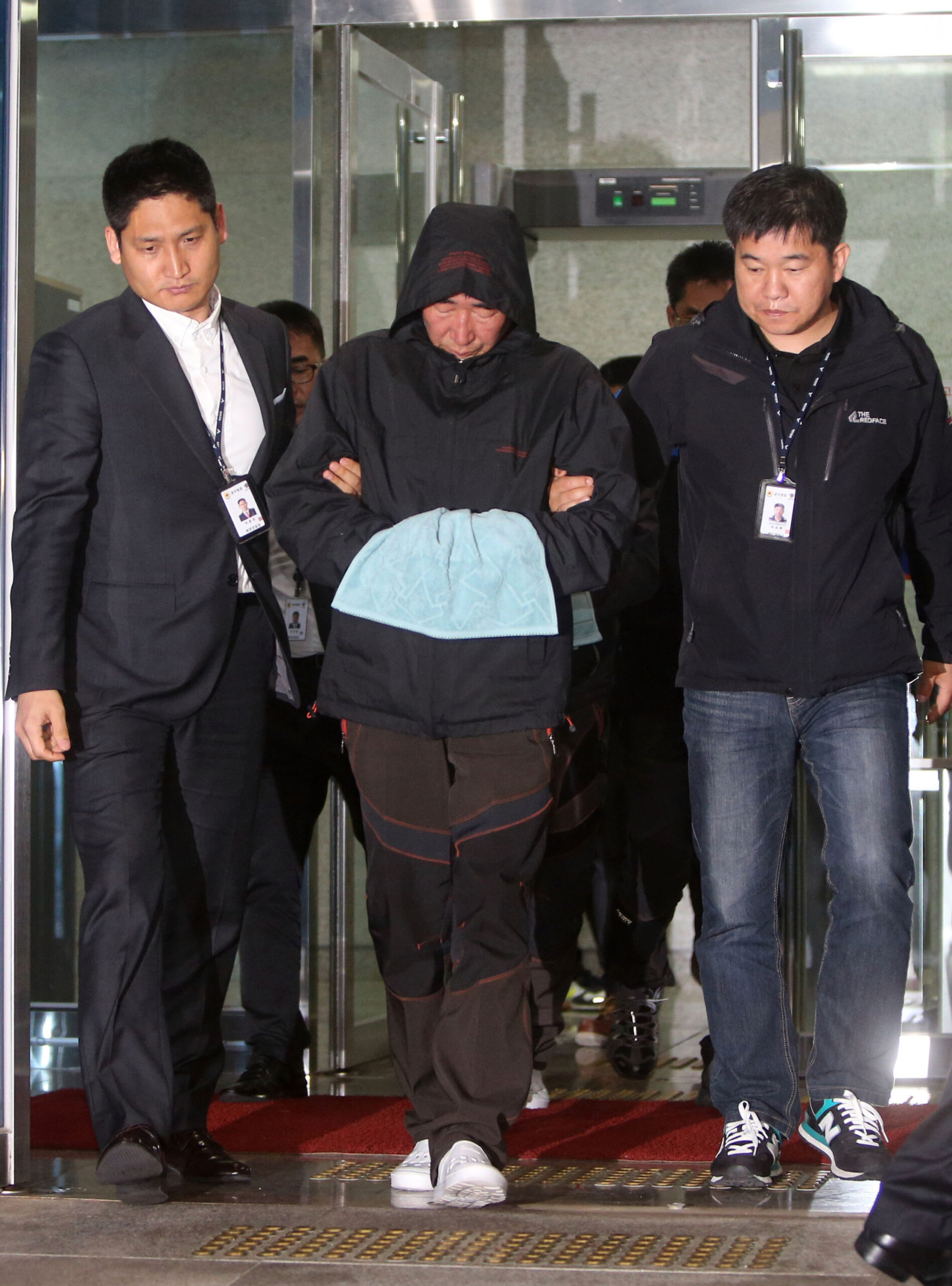 Captain of sunken S. Korean ferry, 2 crew arrested