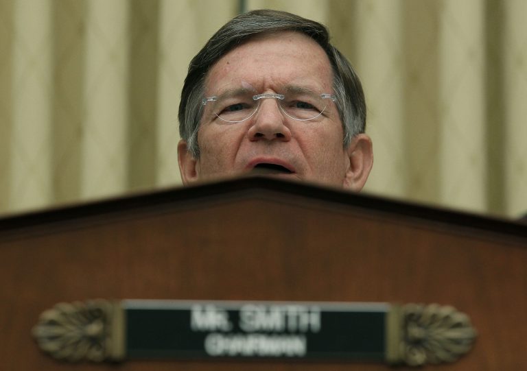 Rep. Lamar Smith, R-Texas, one of the lead sponsors of the bill, characterized frivolous lawsuits as âlegalized extortion,â and said lawyers who file the lawsuits âhave everything to gain and nothing to lose.â (Mark Wilson/Getty Images)