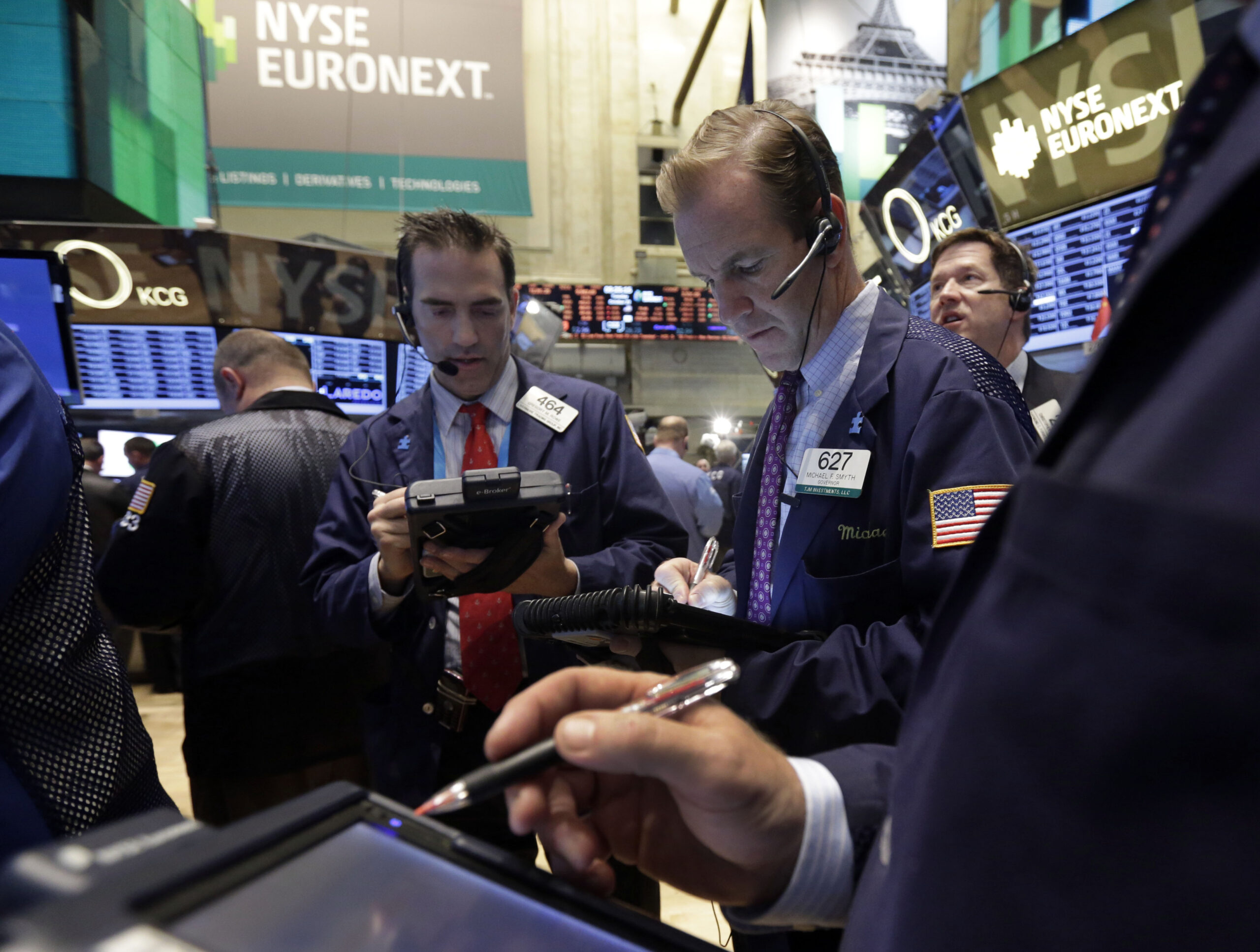 New York comptroller: Wall Street profits may slow