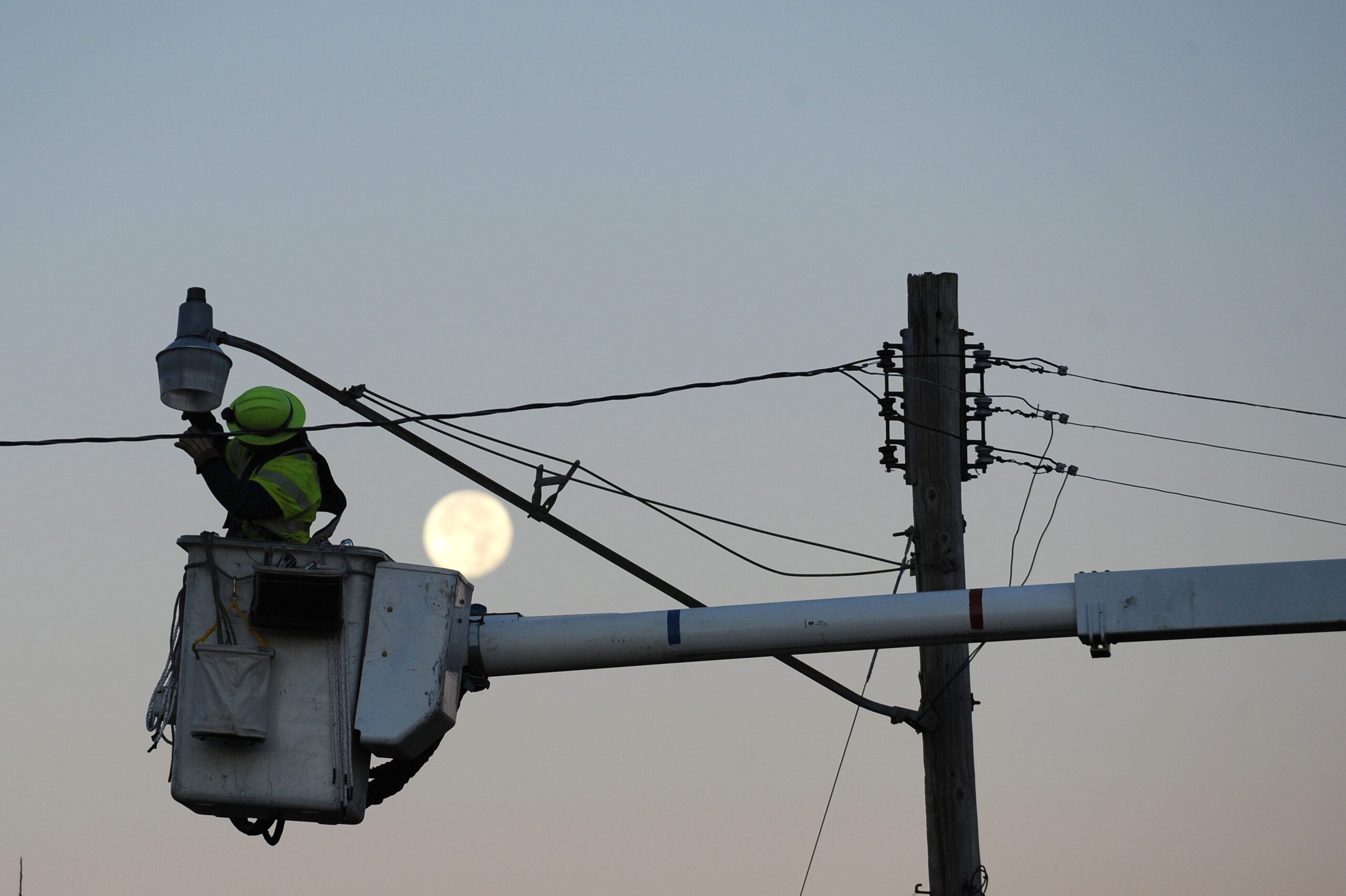 Supreme Court takes up fight over power-grid rule