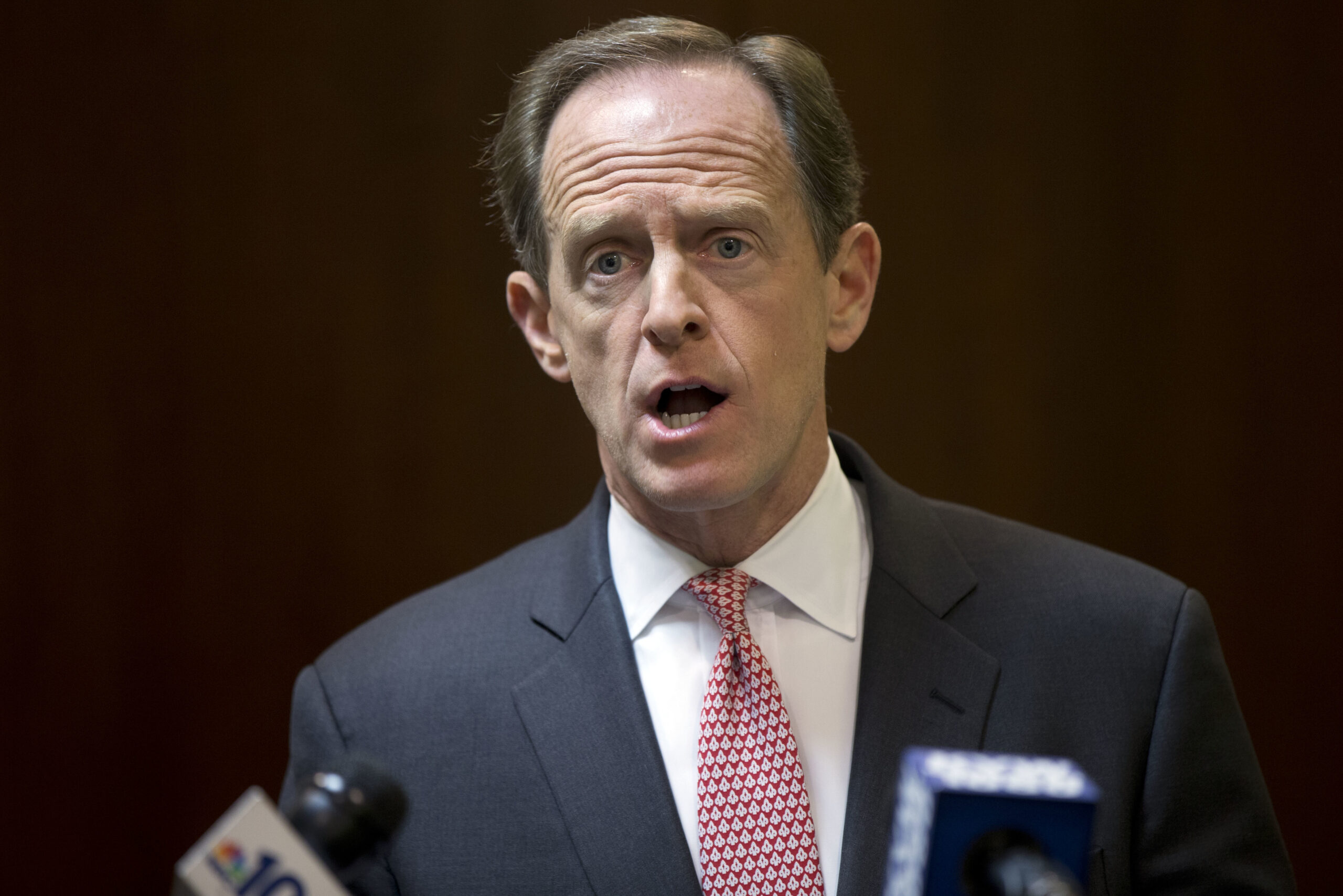 Vulnerable GOP senator slams Clinton as bigger threat to U.S. than Trump