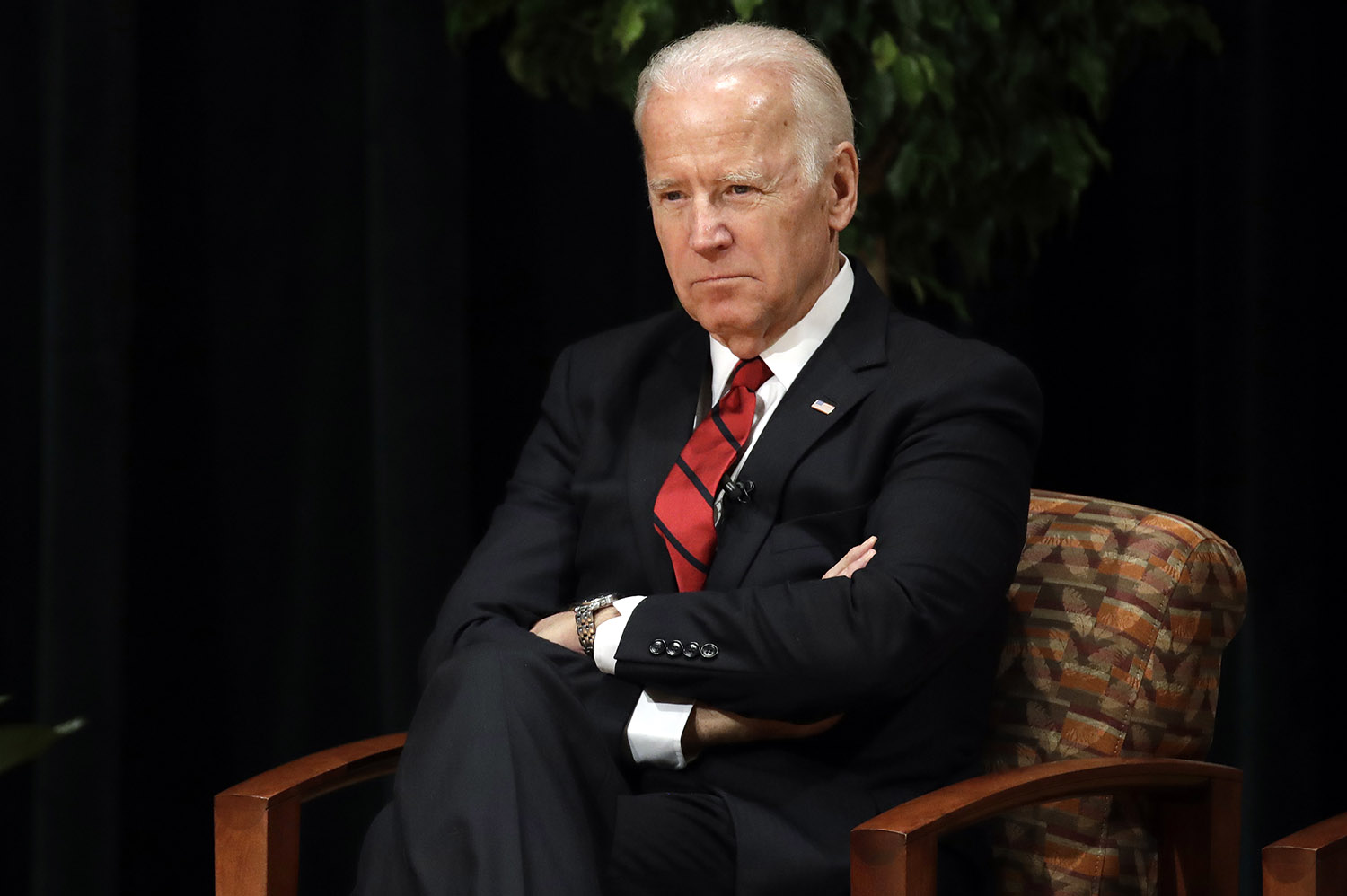 Biden backs select committee to investigate Trump ties to Russia