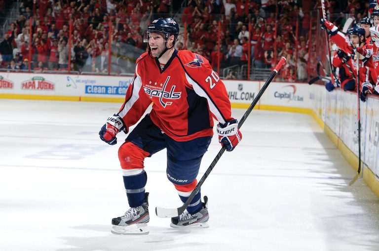 Greg Fiume/Getty Images
Troy Brouwer's second-period goal helped the Capitals build a big lead on the way to a blowout win over the Maple Leafs at home.