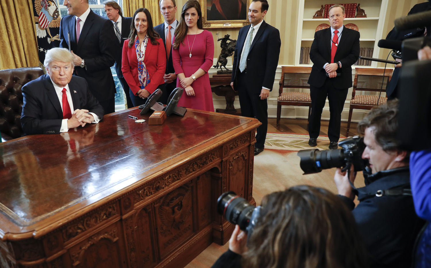 White House eases timeline for Obamacare repeal
