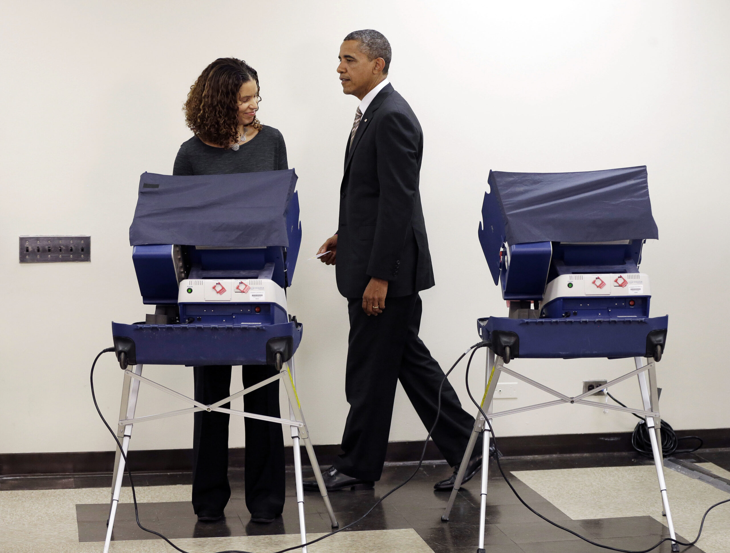 York: While Romney argues case, Obama urges early voting