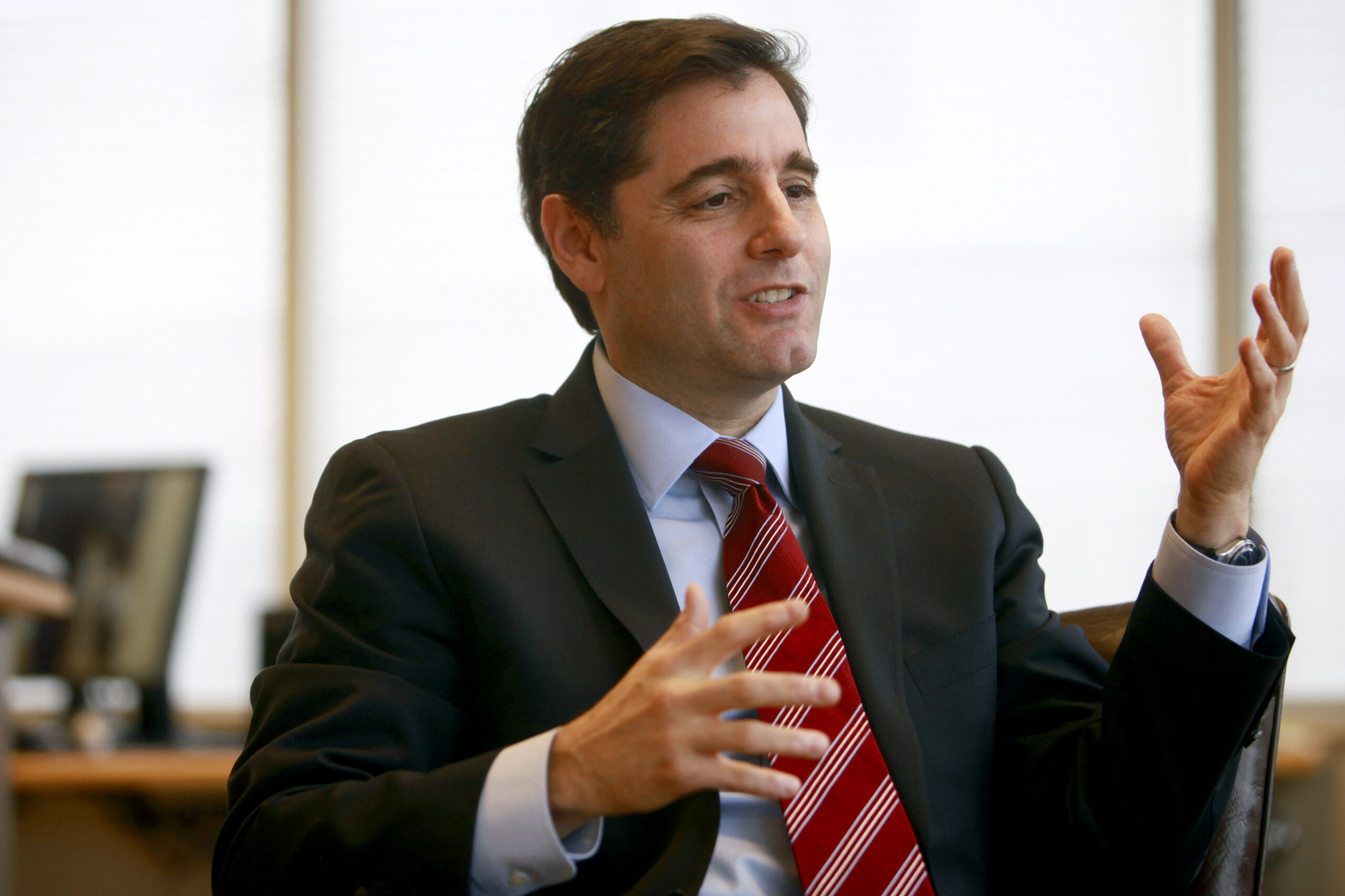 Obama Revolving Door: Top web regulator Julius Genachowski cashes out to major buyout firm