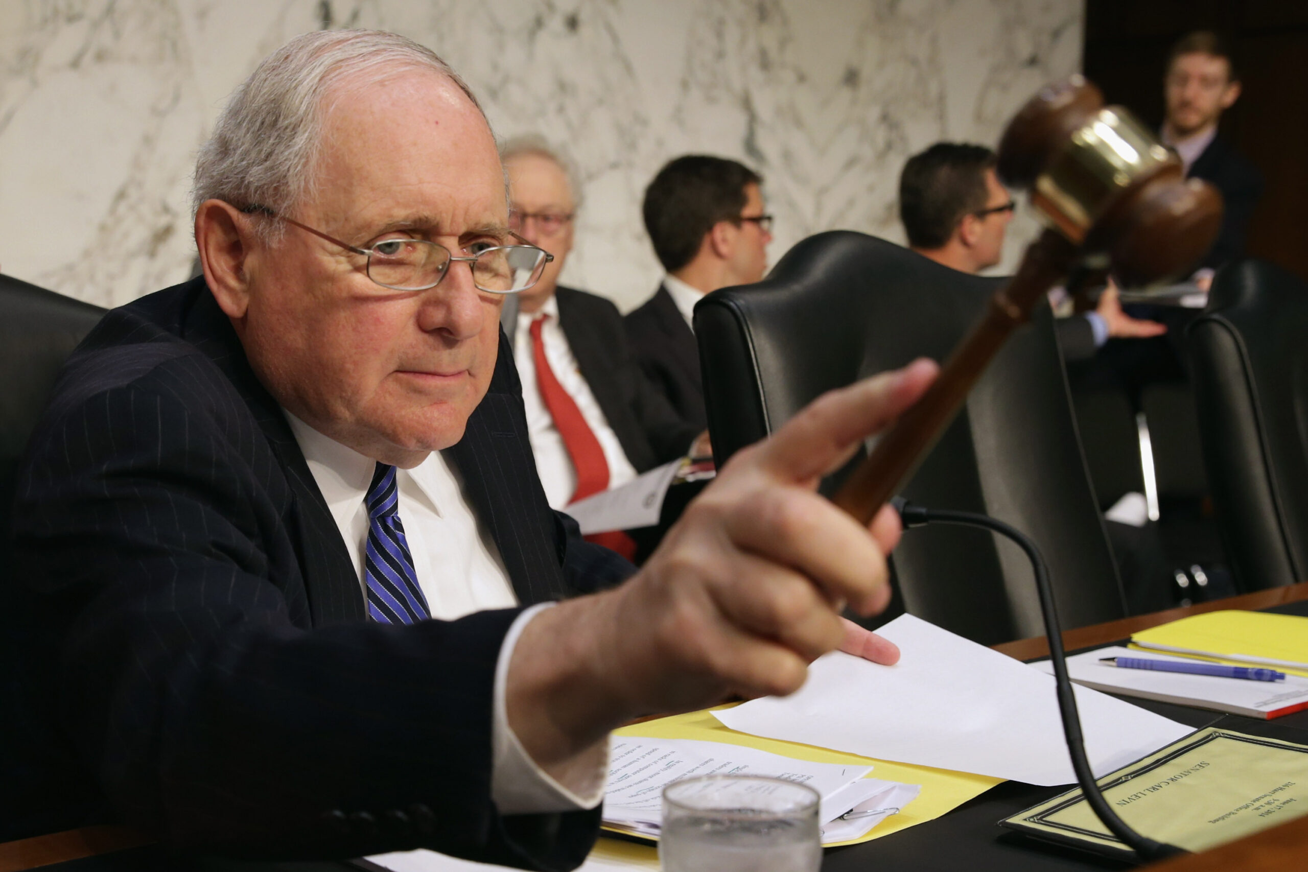 Carl Levin to grill banks over owning commodities