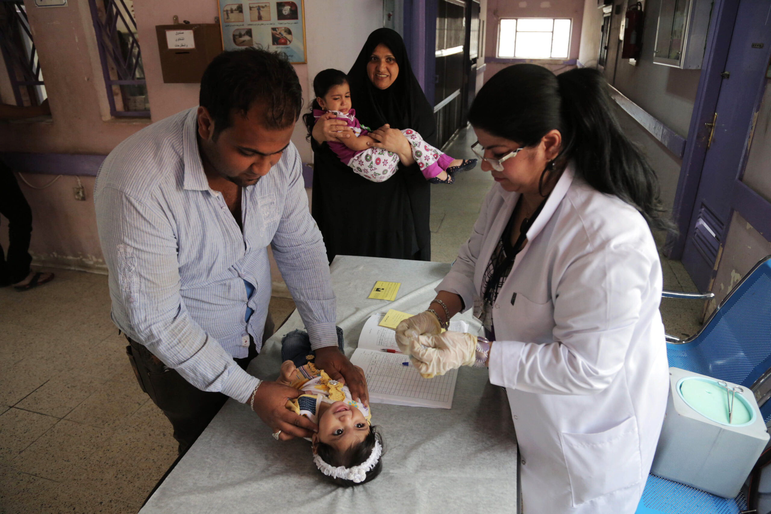 Iraq scrambles to fight polio surge amid conflict