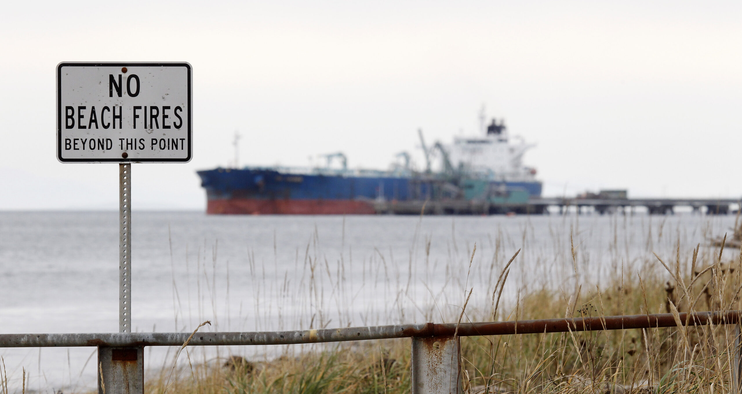 US trade deficit grows to $42.2 billion in October