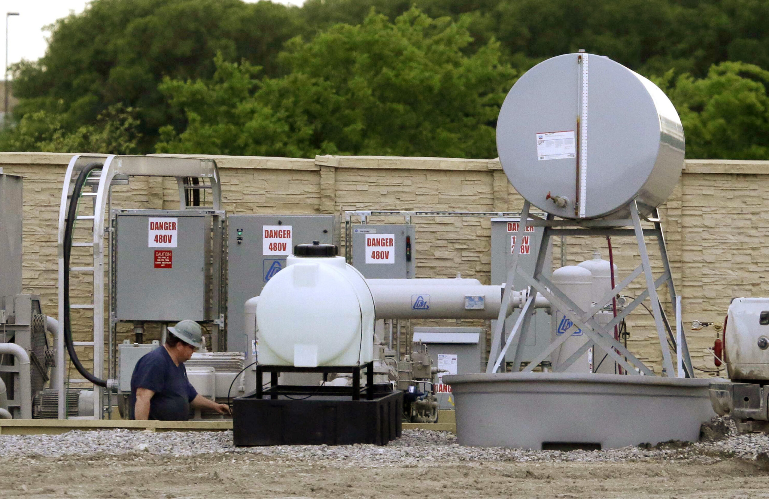 Manchin fears EPA could close shale wells over earthquake risk