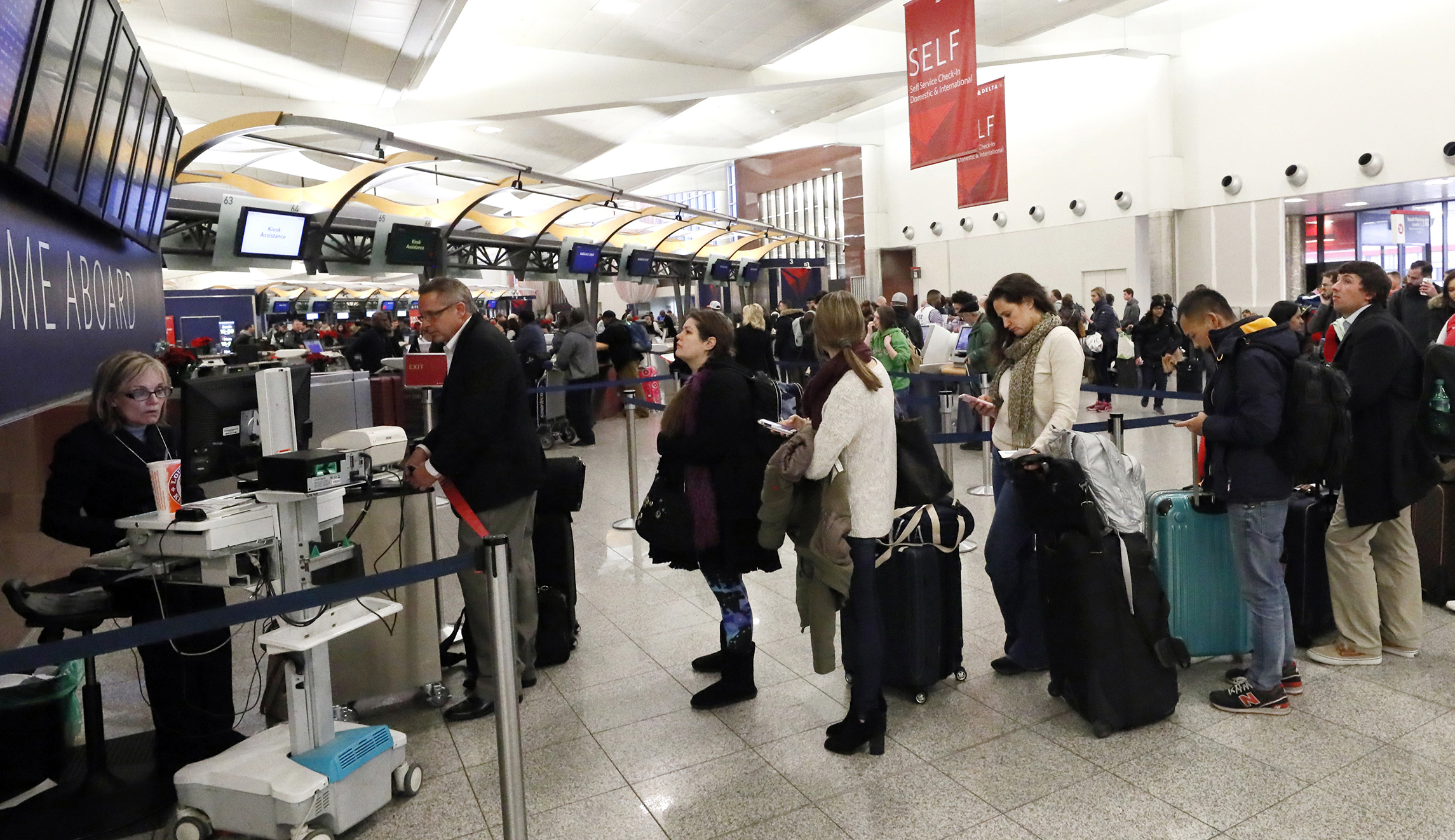 Flights into and out of Atlanta grounded due to power outage at world’s busiest airport