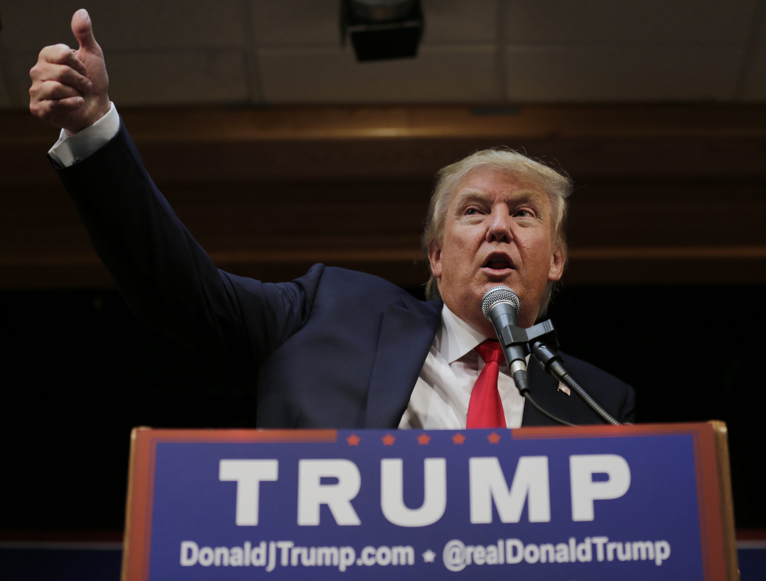 Putin loves Donald Trump