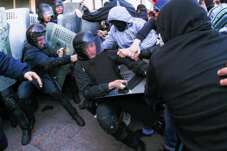 Pro-Russians storm Ukraine government buildings