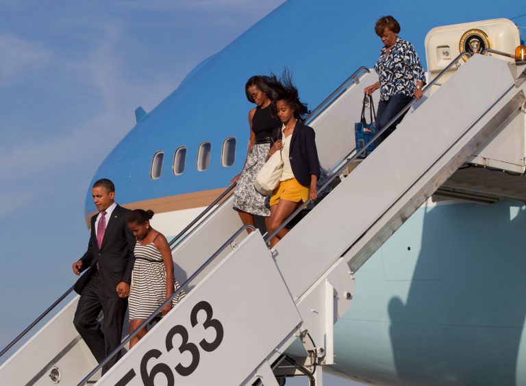   From left, President Barack Obama, Sasha Obama, first lady Michelle Obama, Malia Obama and Michelle's mother Marian Robinson arrive at Chicago O'Hare International Airport on Air Force One, Friday, June 15, 2012, in Chicago (AP Photo/Carolyn Kaster)  
