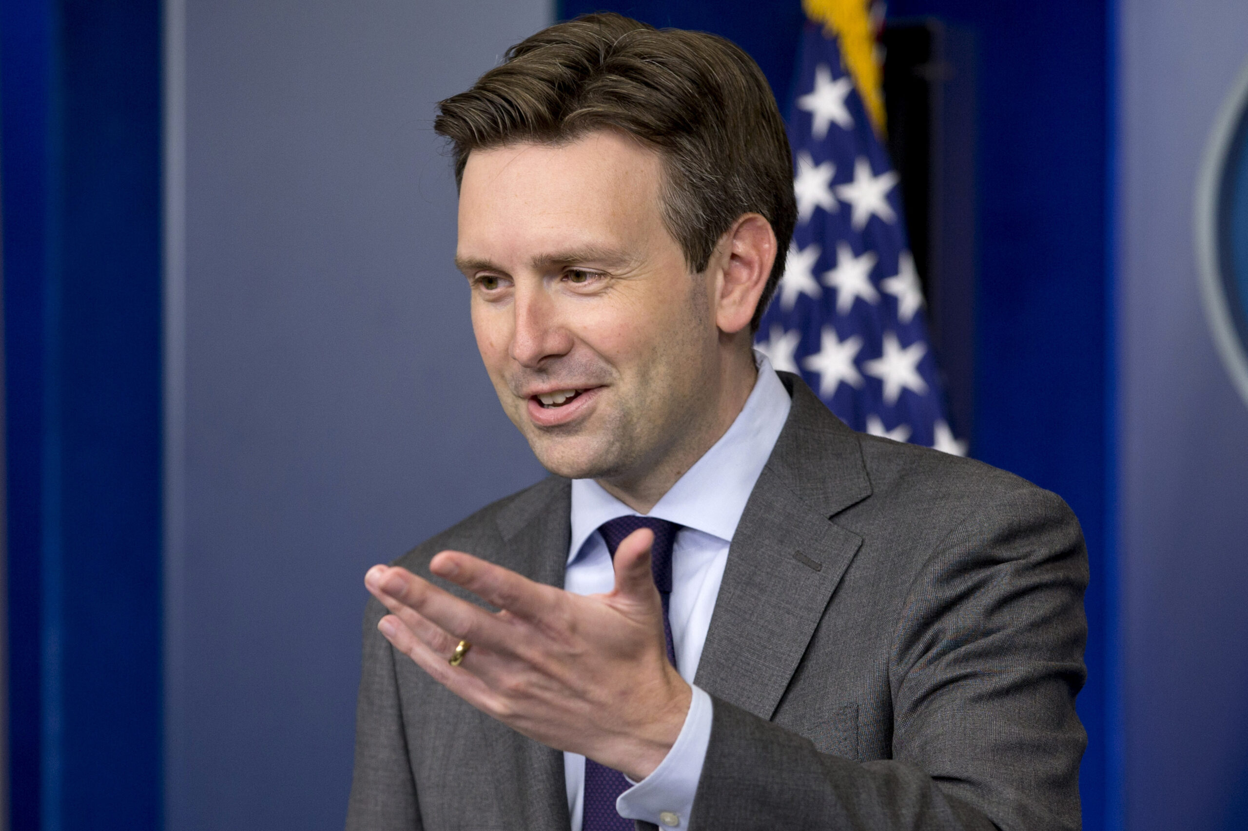 Josh Earnest tries to explain why the White House doesn’t blame Democrats for congressional inaction