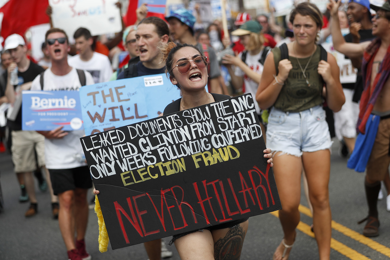 Congressional leaders, Dems knew about DNC hack a year ago