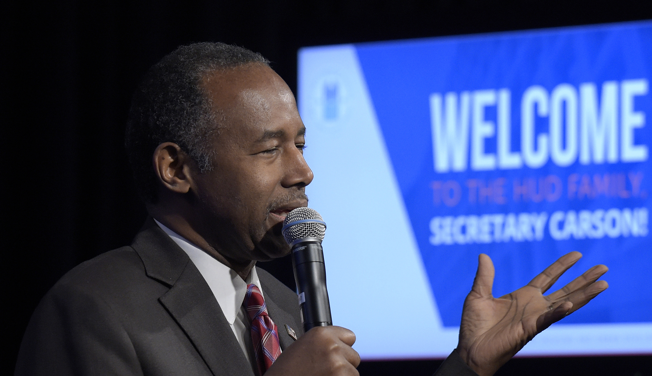 Ben Carson declutters his decorating debacle with new statement