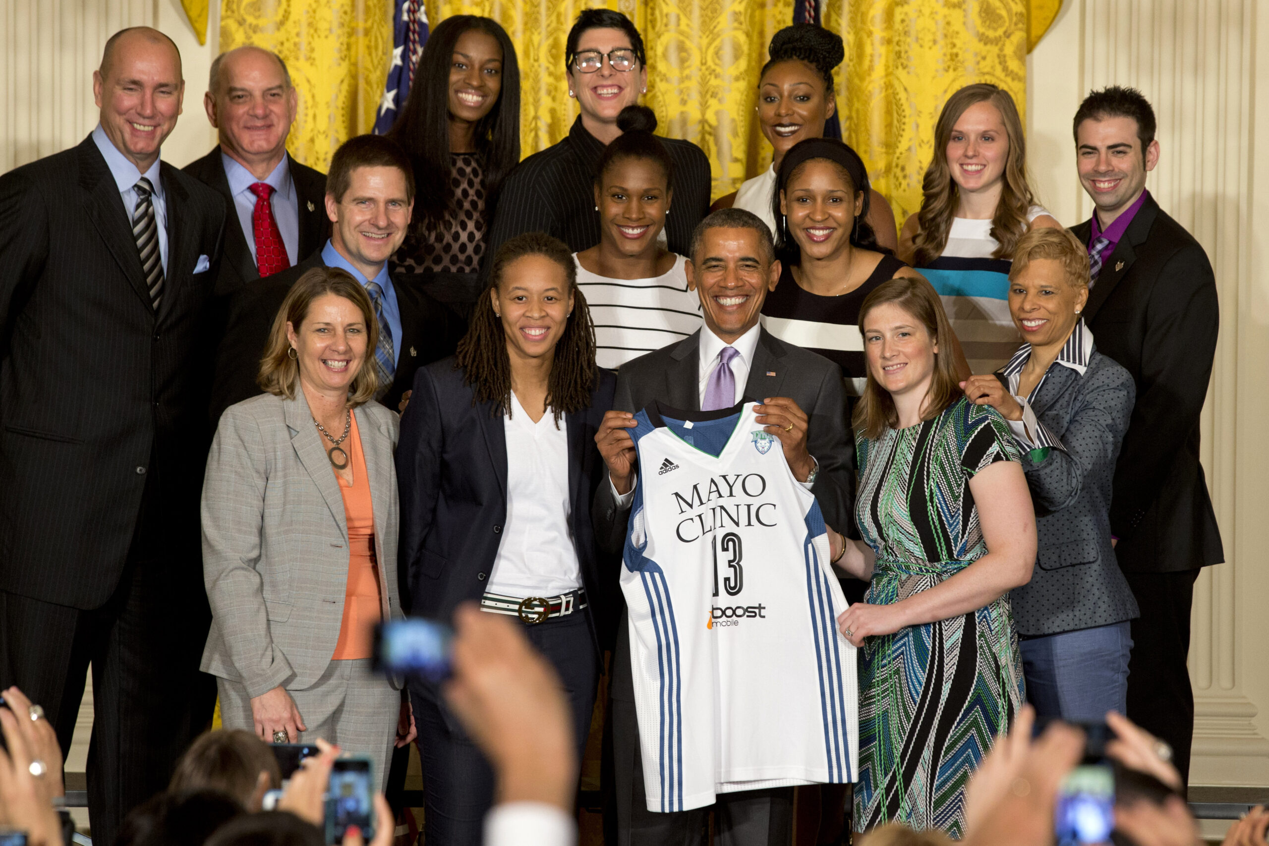 Obama fetes Minnesota Lynx for WNBA Finals win