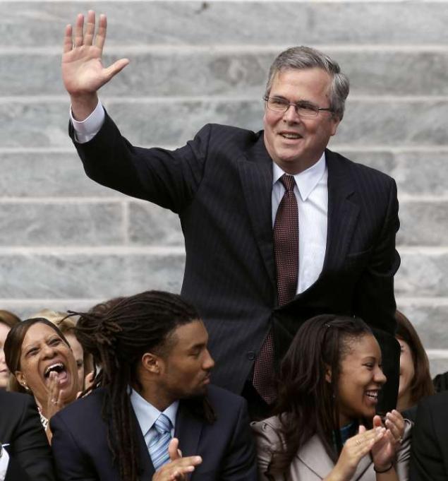 Democratic pollster Stanley Greenberg believes that former Florida Gov. Jeb Bush could ride moderates to win the GOP 2016 presidential nomination. AP Photo