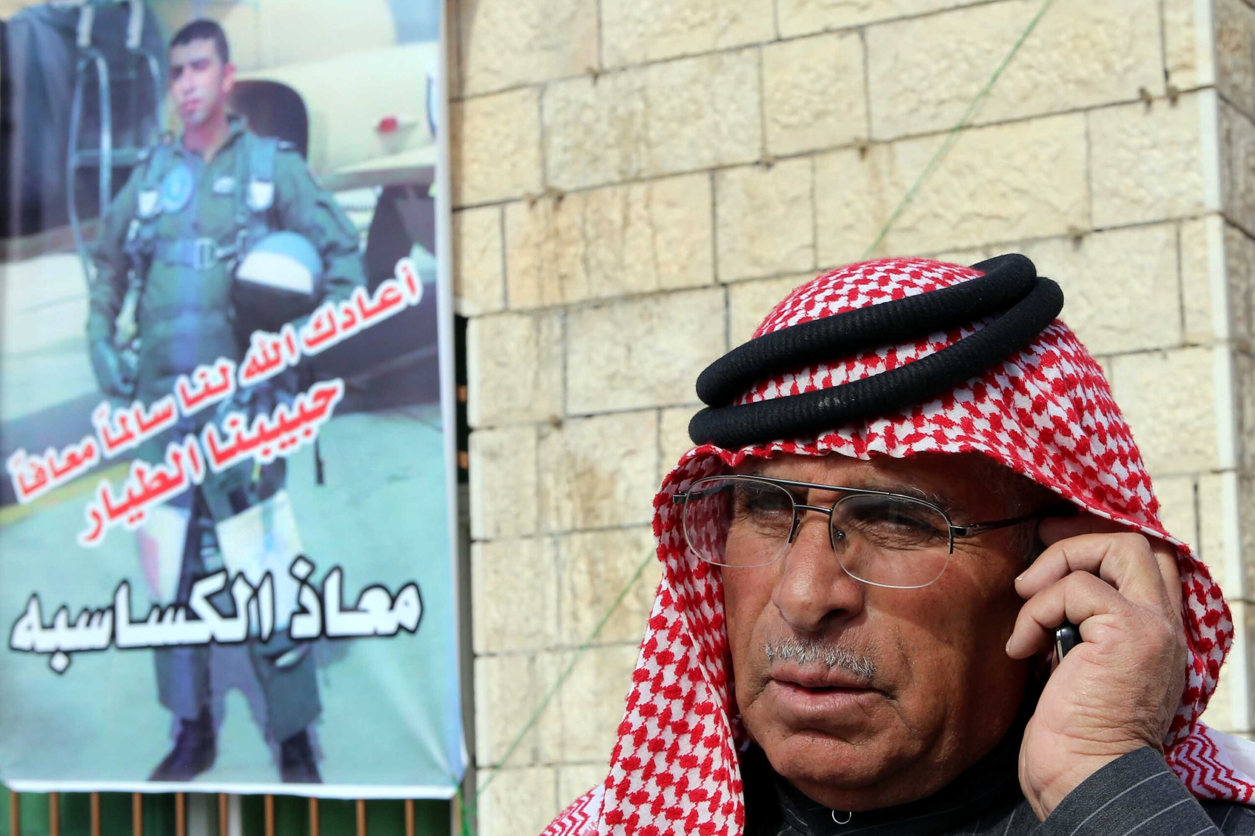 Media struggling with images of Islamic State murder