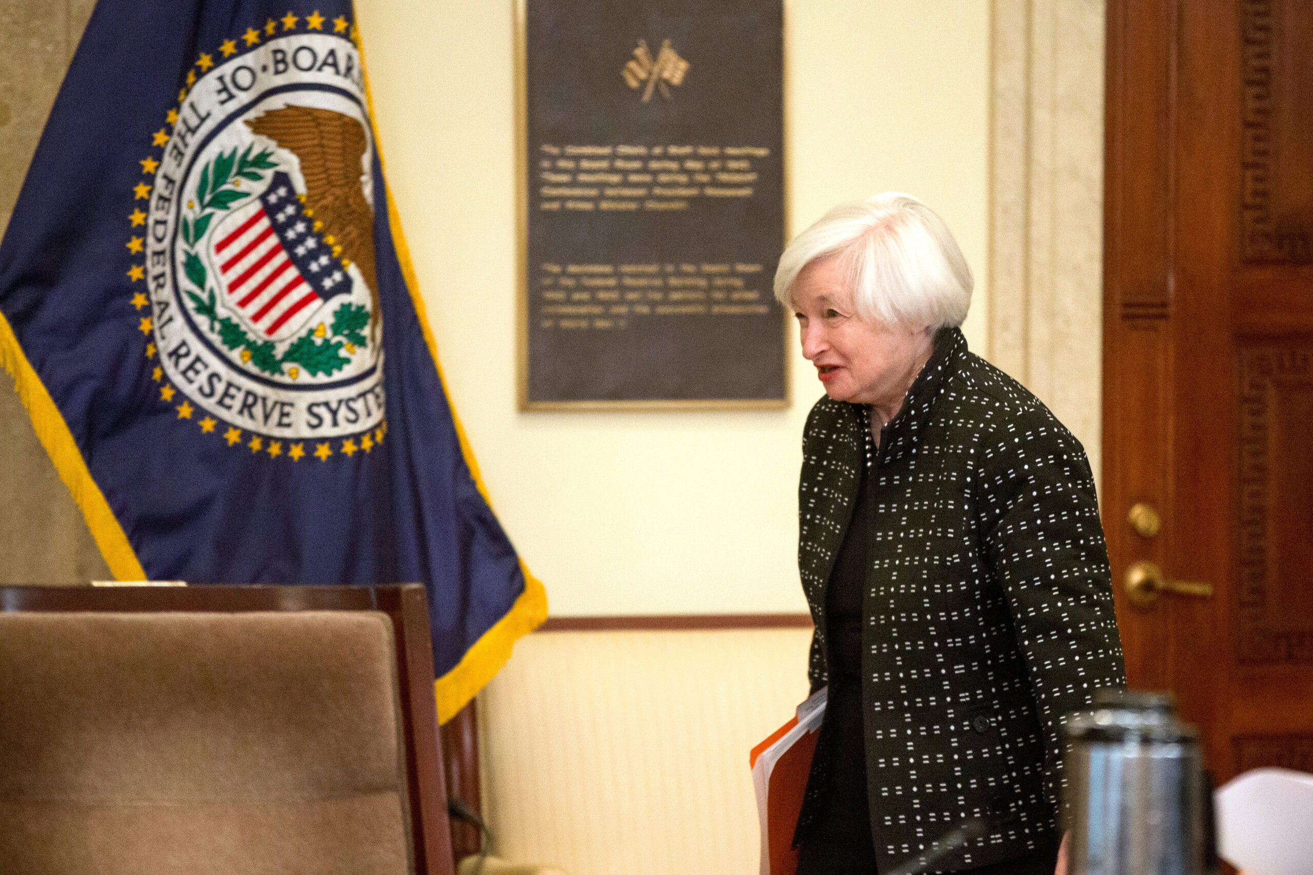 Fed votes to limit its bailout powers