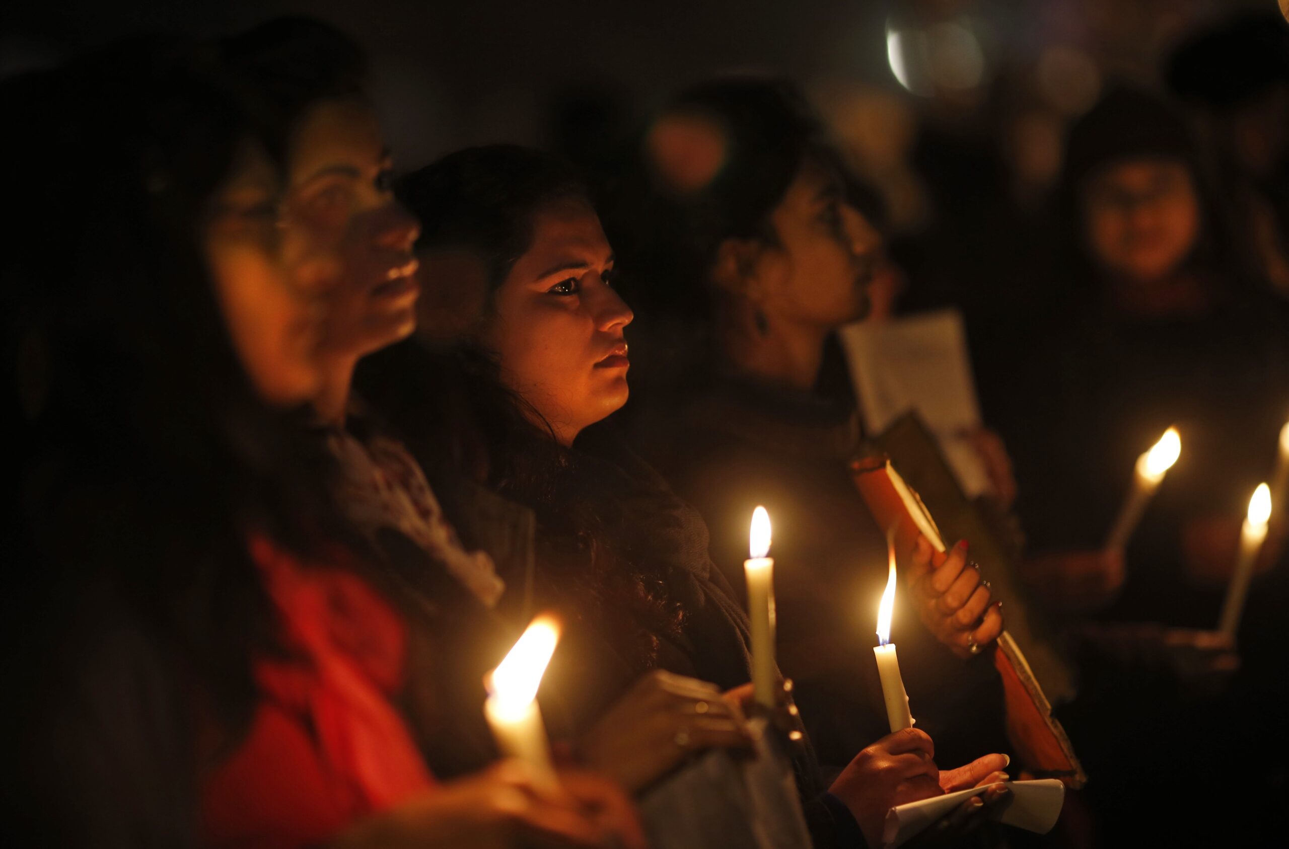 Indian gang rape victim’s body cremated privately