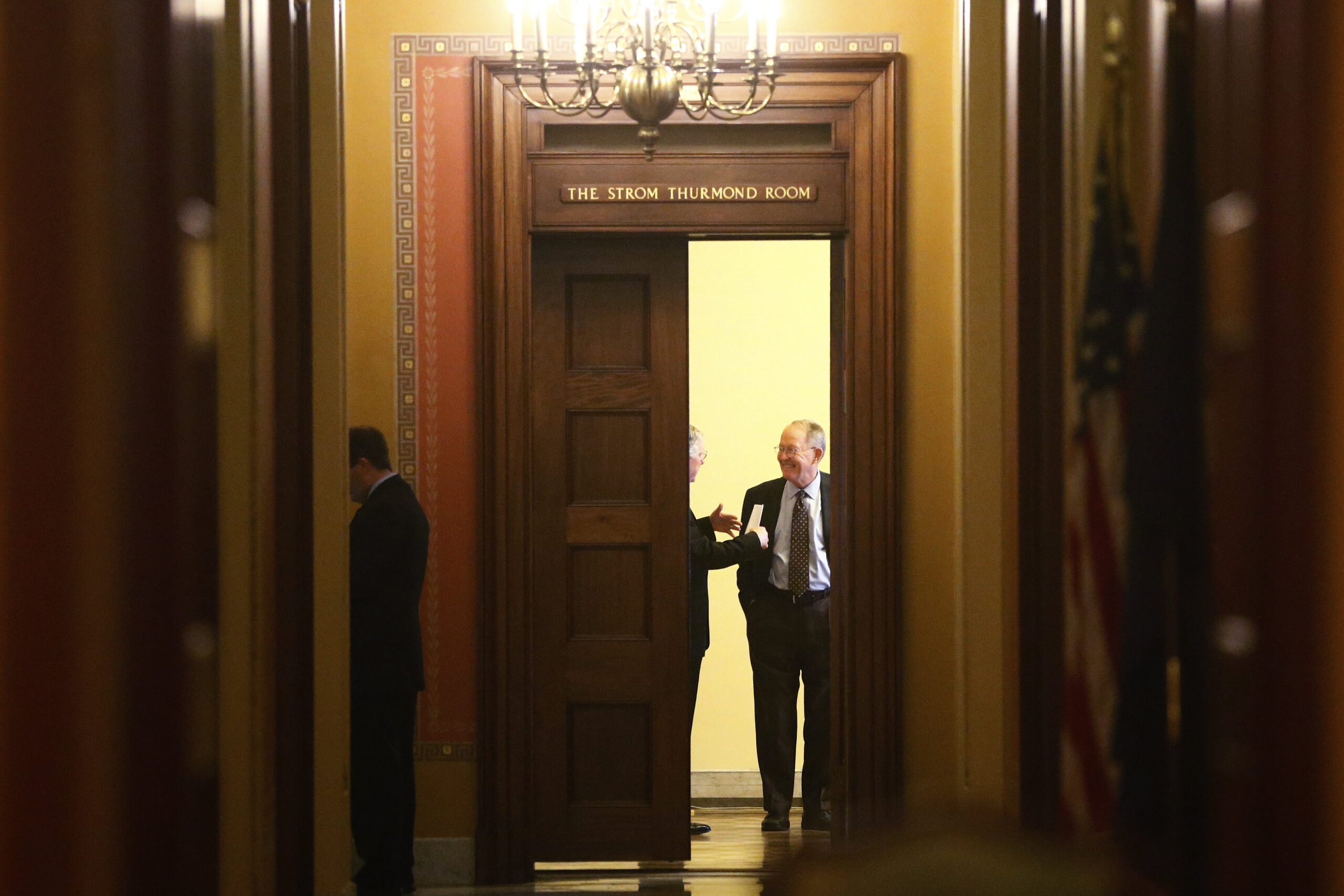 Harry Reid, Mitch McConnell in direct talks to end shutdown before Wall Street opens Monday
