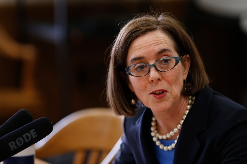 Female governor backs Clinton for president