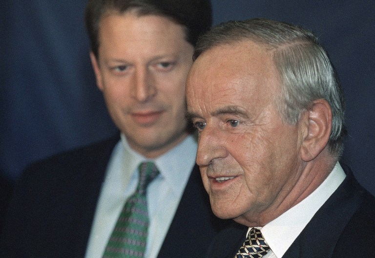 Irish peacemaker, ex-premier Reynolds dies at 81