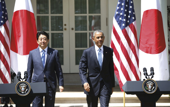U.S .President Obama (R) and Japanese Prime Minister Shinzo Abe (L) approach the podiums for a joint press conference at the Rose Garden of the White House. (Photo by Alex Wong/Getty Images)