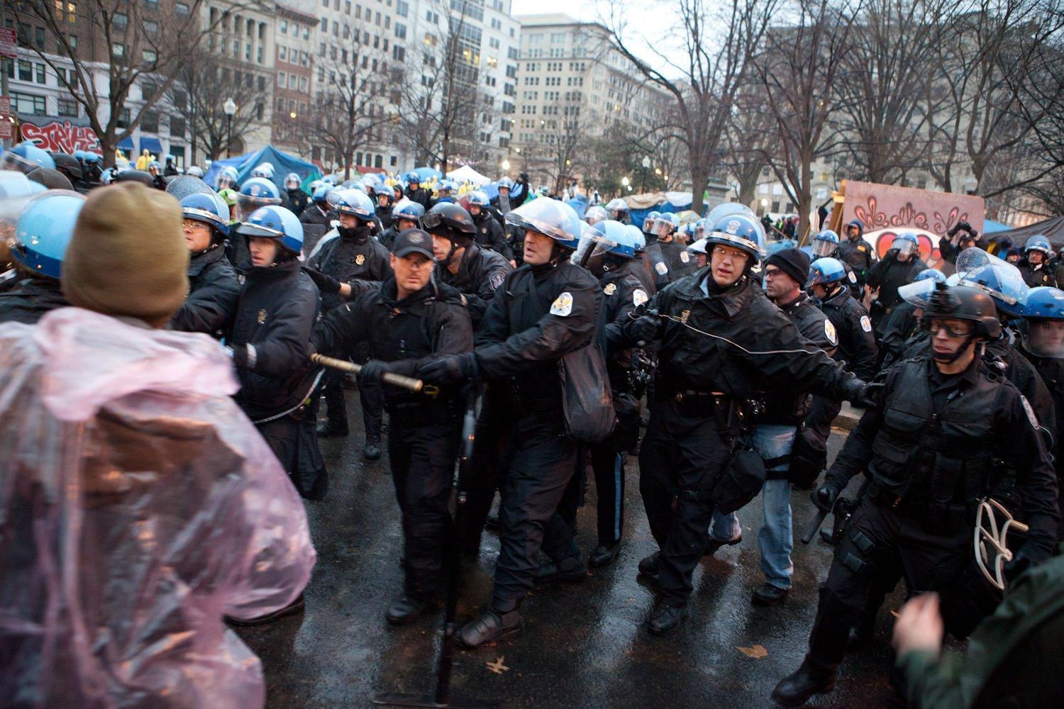 Police search Freedom Plaza Occupy camp, remove some tents