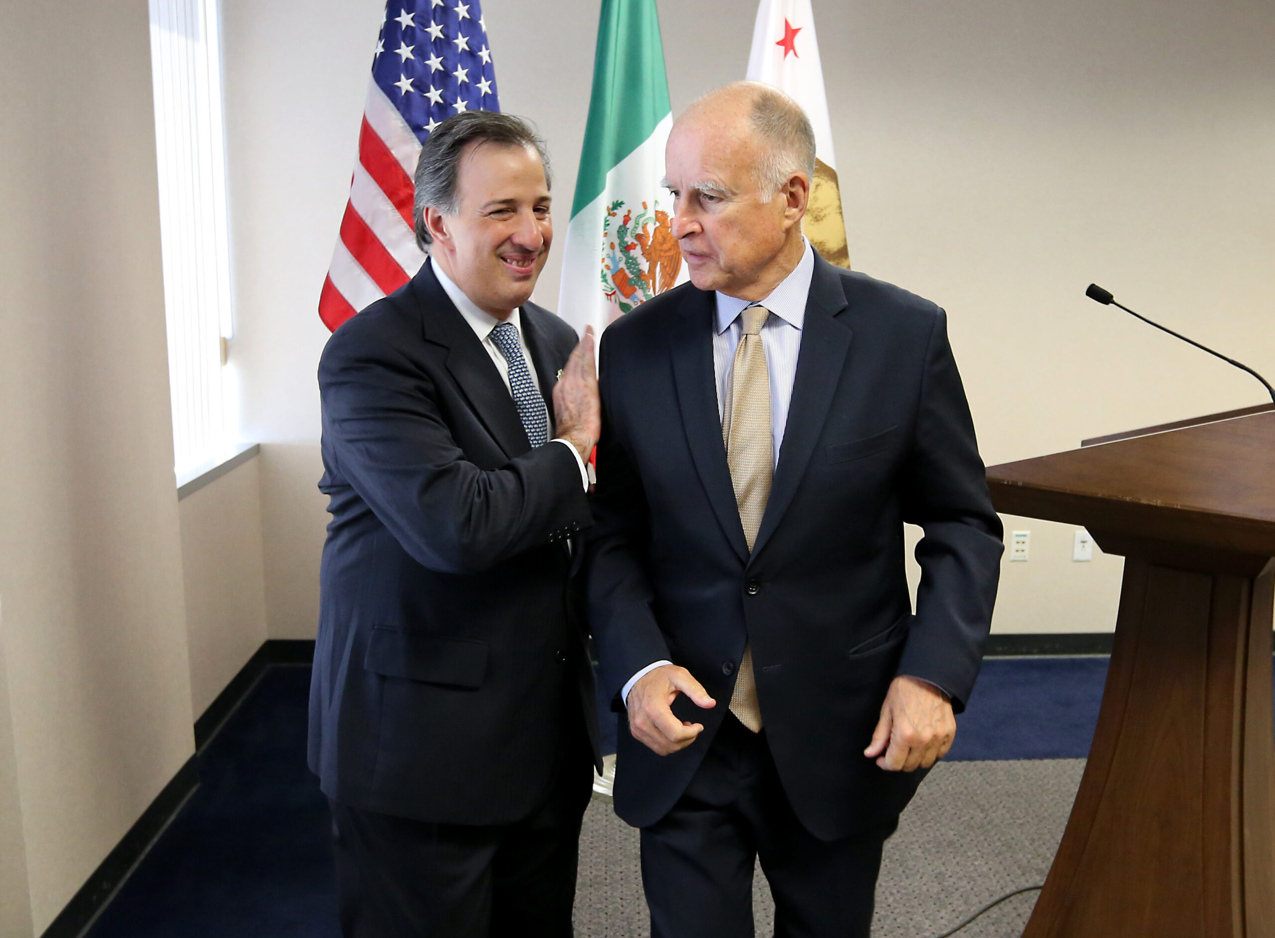 Governor: Border crossings a humanitarian issue