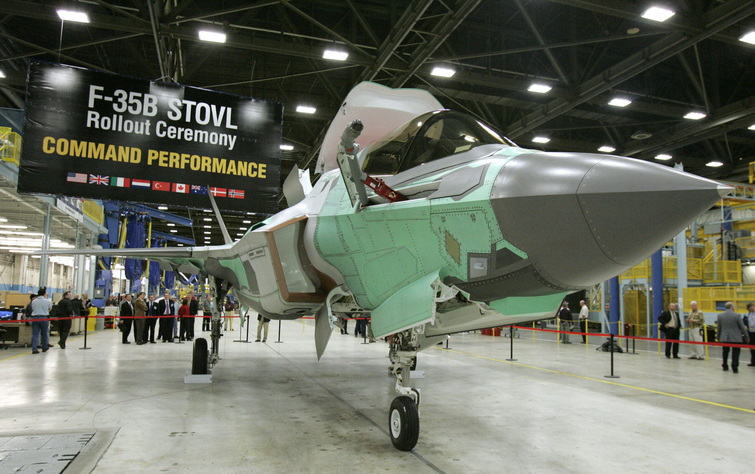 Lockheed boosts sales target to $50 billion despite F-35 tiff