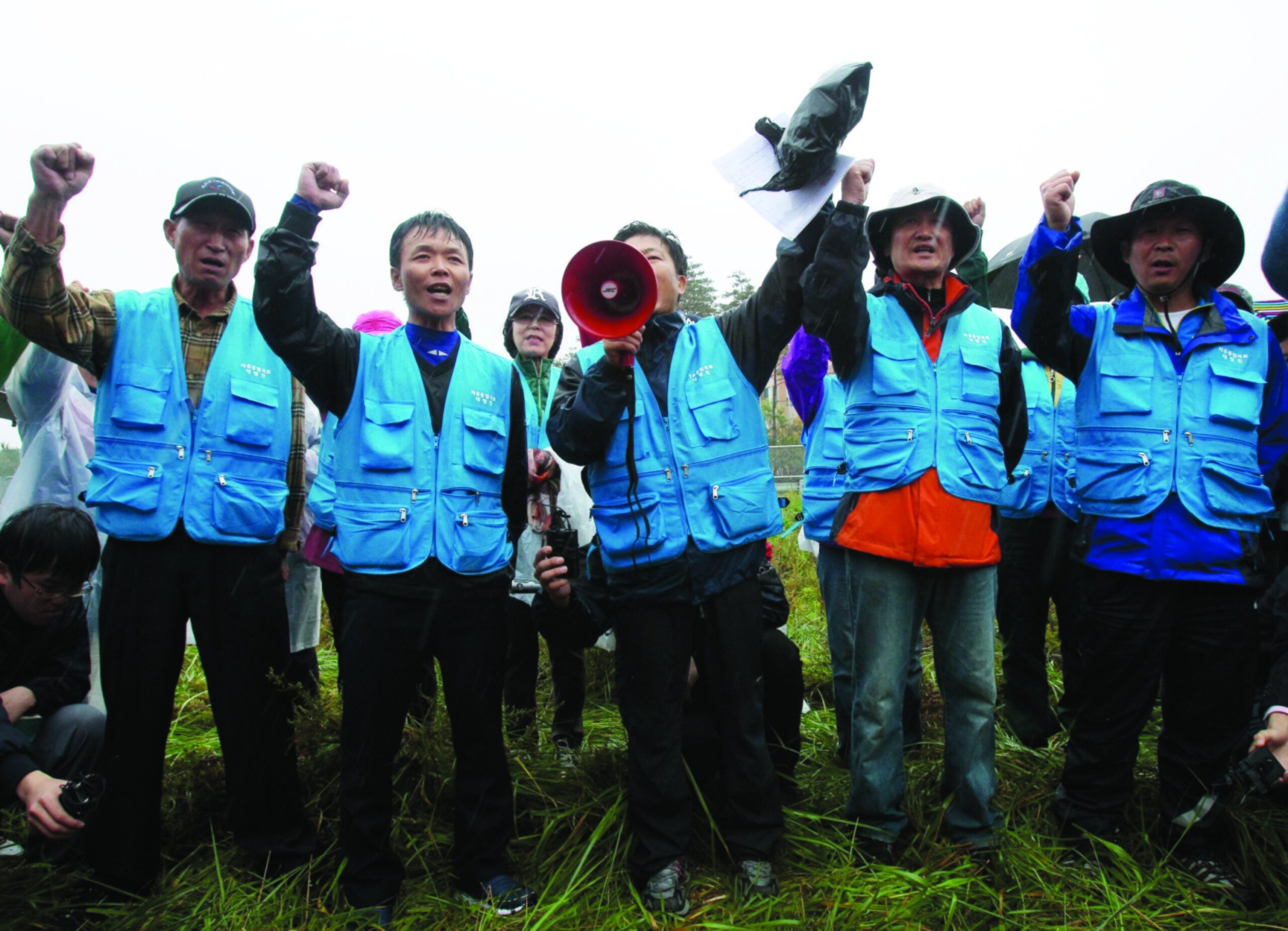 South Korean activists float leaflets into NKorea