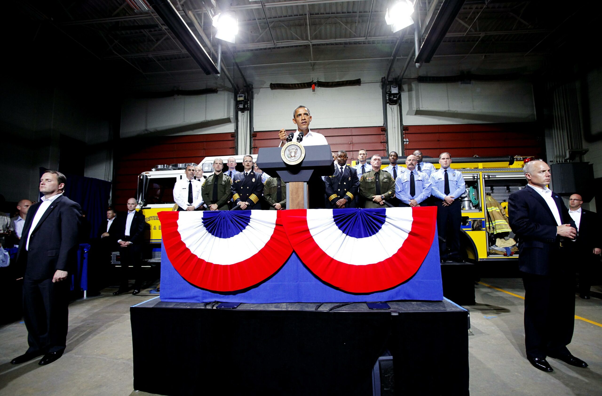 Obama pitches jobs as Va. bus tour continues