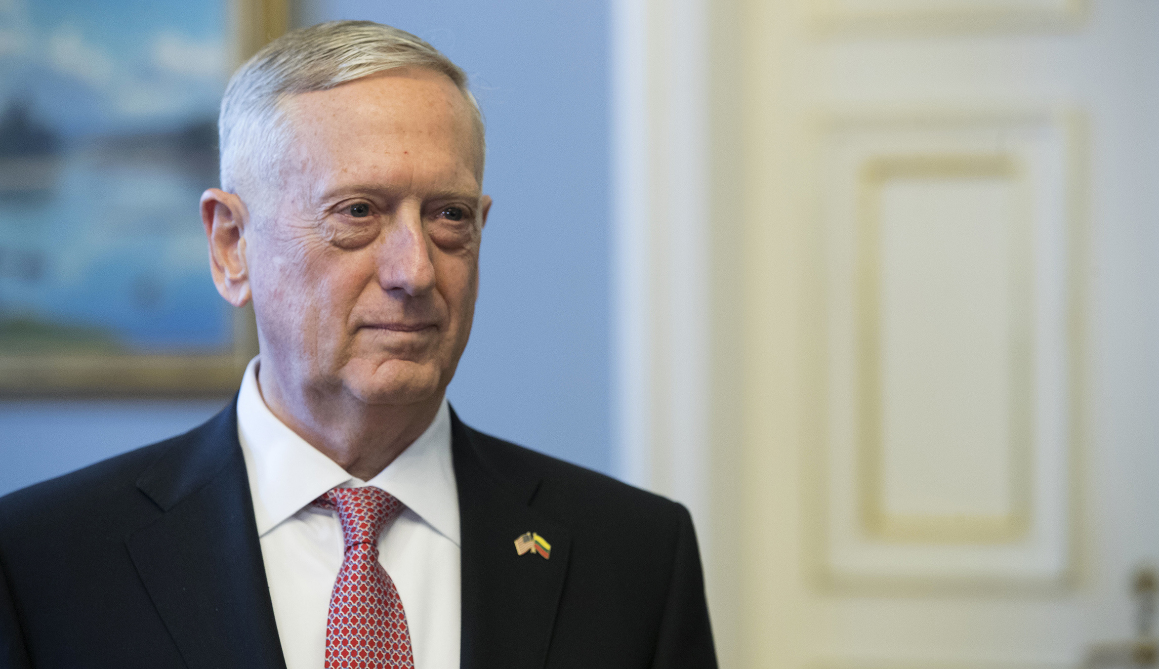Retired generals urge Mattis to allow transgender recruits