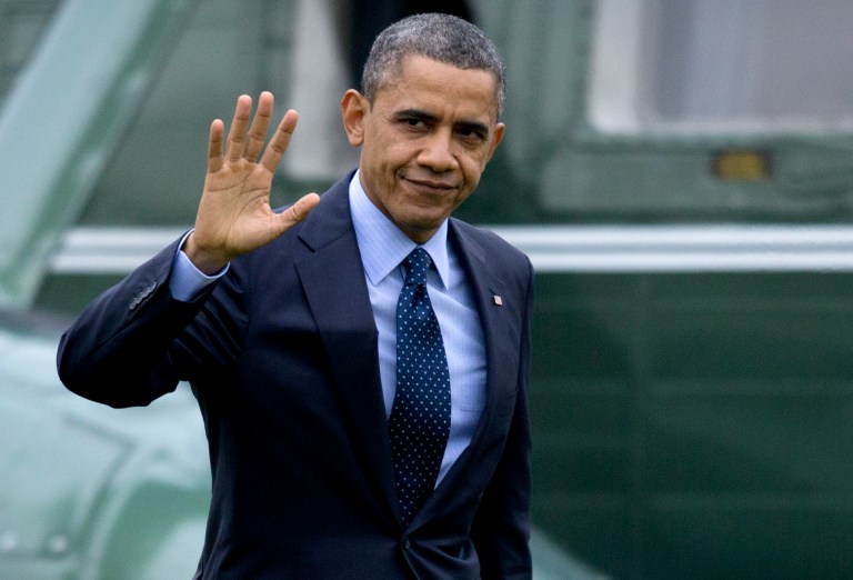   President Barack Obama waves to the media as he walks from Marine One to the Oval Office of the White House, Thursday, Dec. 20, 2012, in Washington, as he returns from Walter Reed National Military Medial Center in Bethesda, Md., where he visited injured military members. (AP Photo/Carolyn Kaster)  