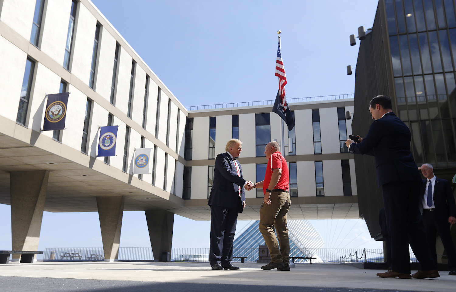 Trump meets with veterans advocates