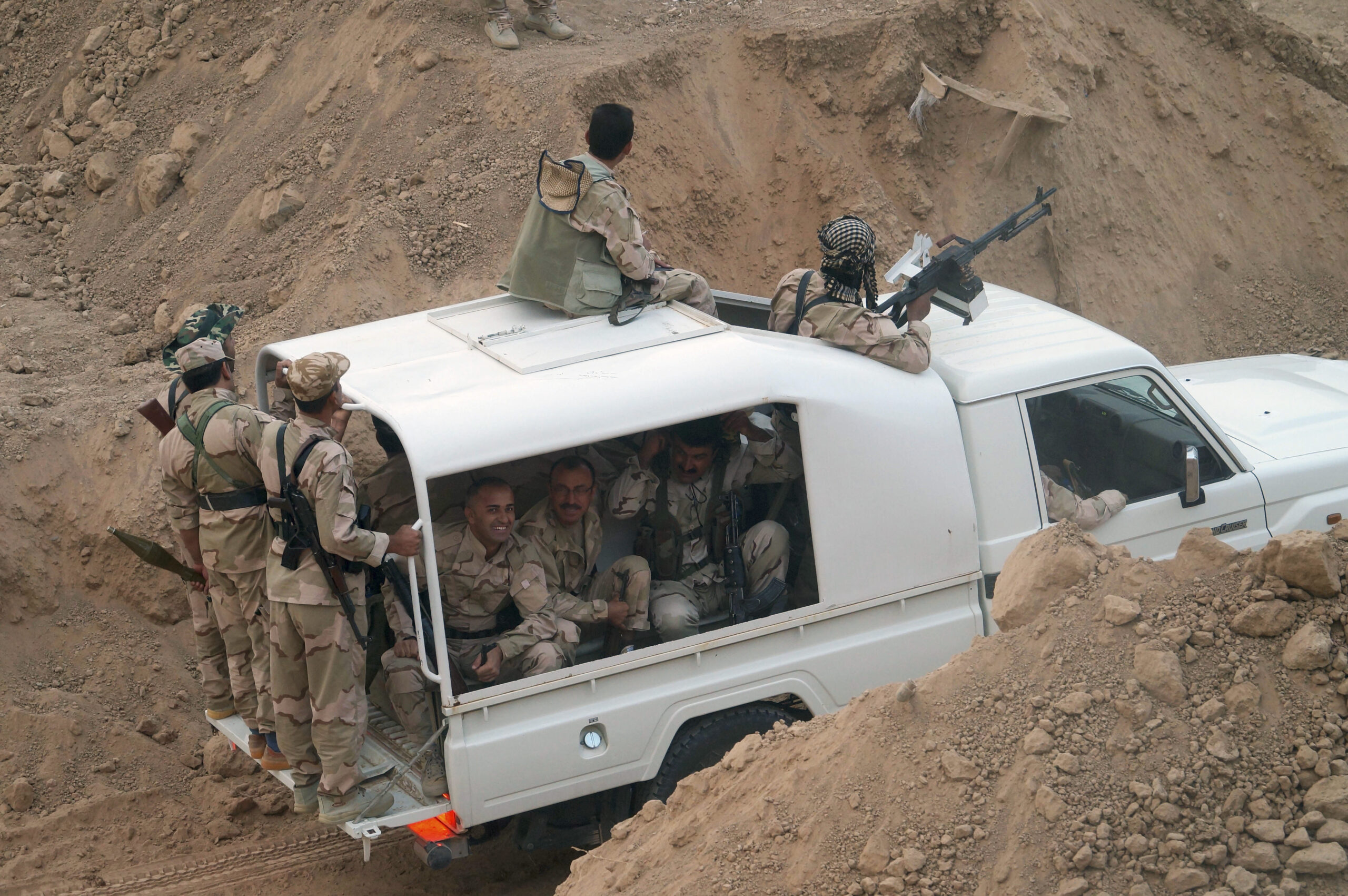 After combat death, Pentagon denies U.S. troops in combat